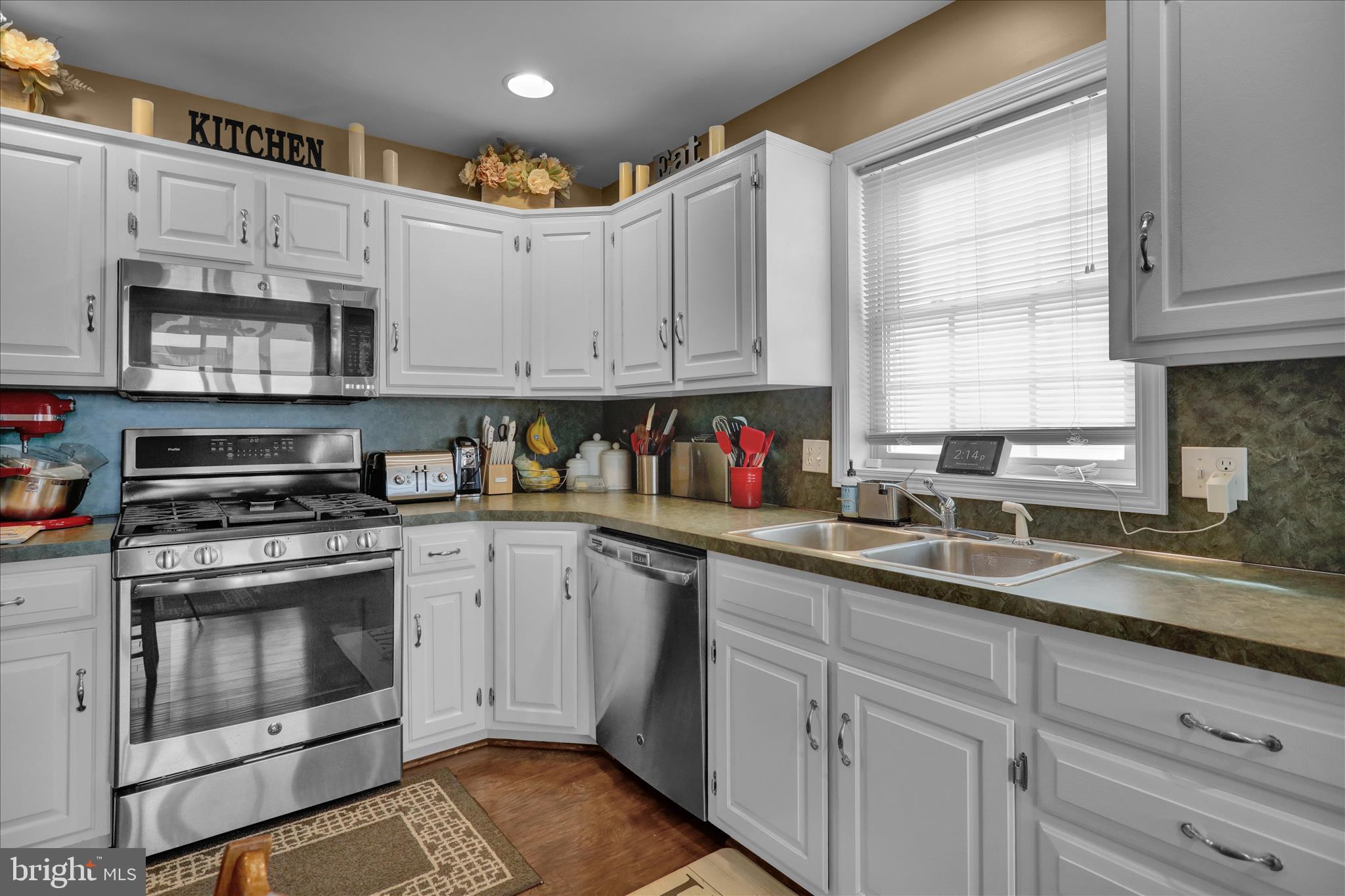 THE LAKES - Residential