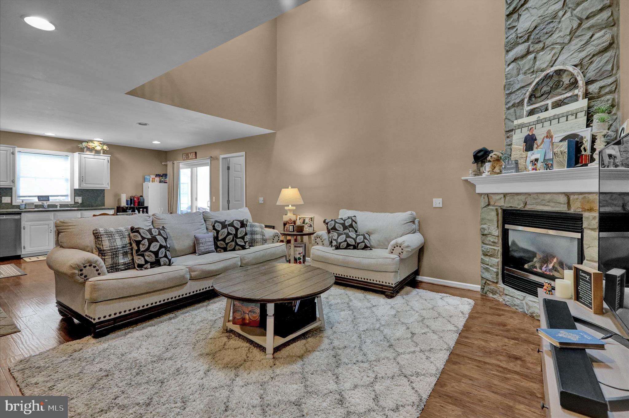 THE LAKES - Residential