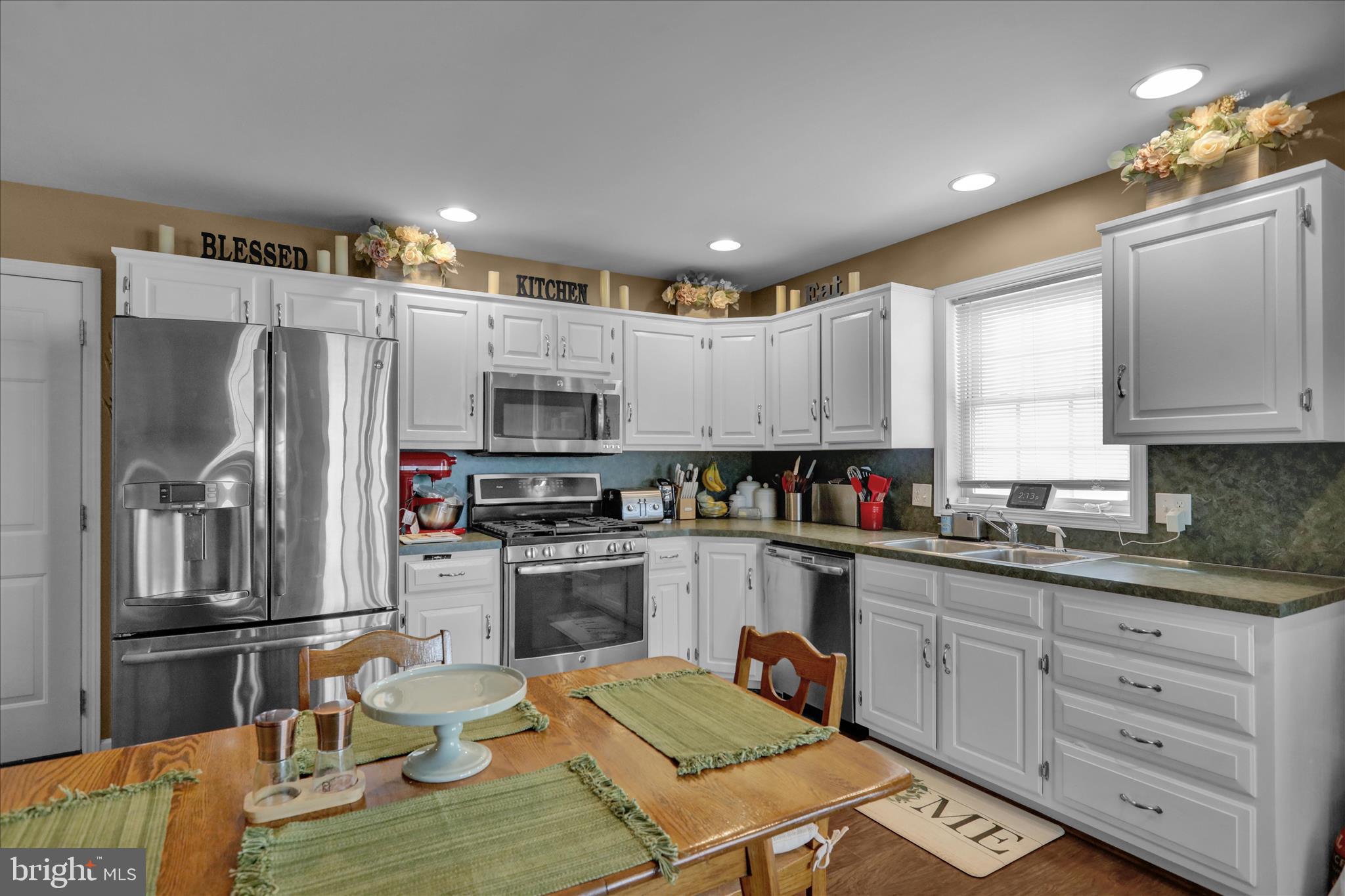 THE LAKES - Residential