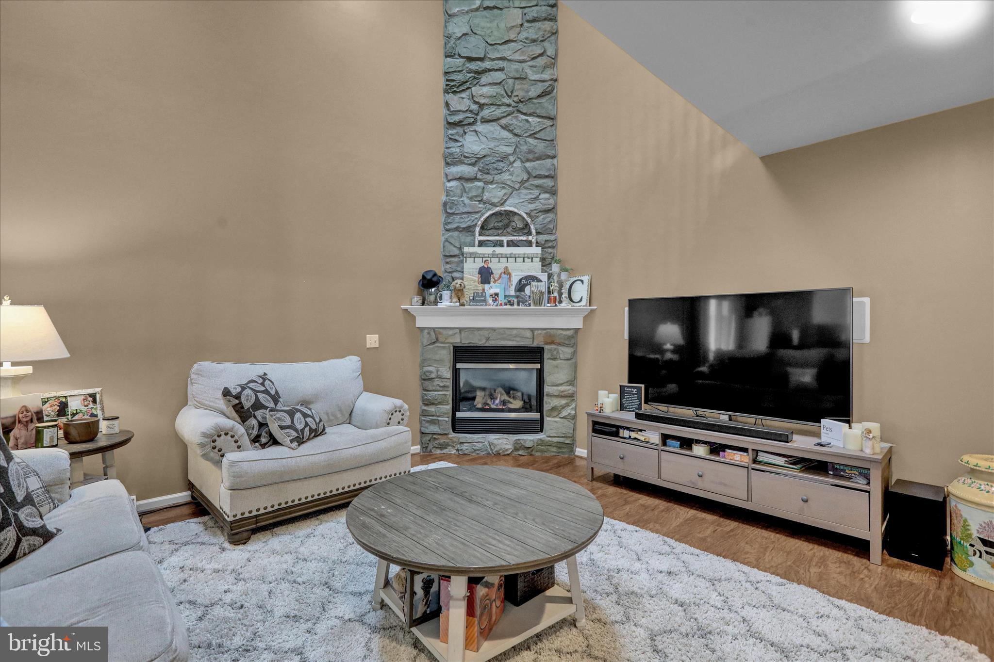 THE LAKES - Residential