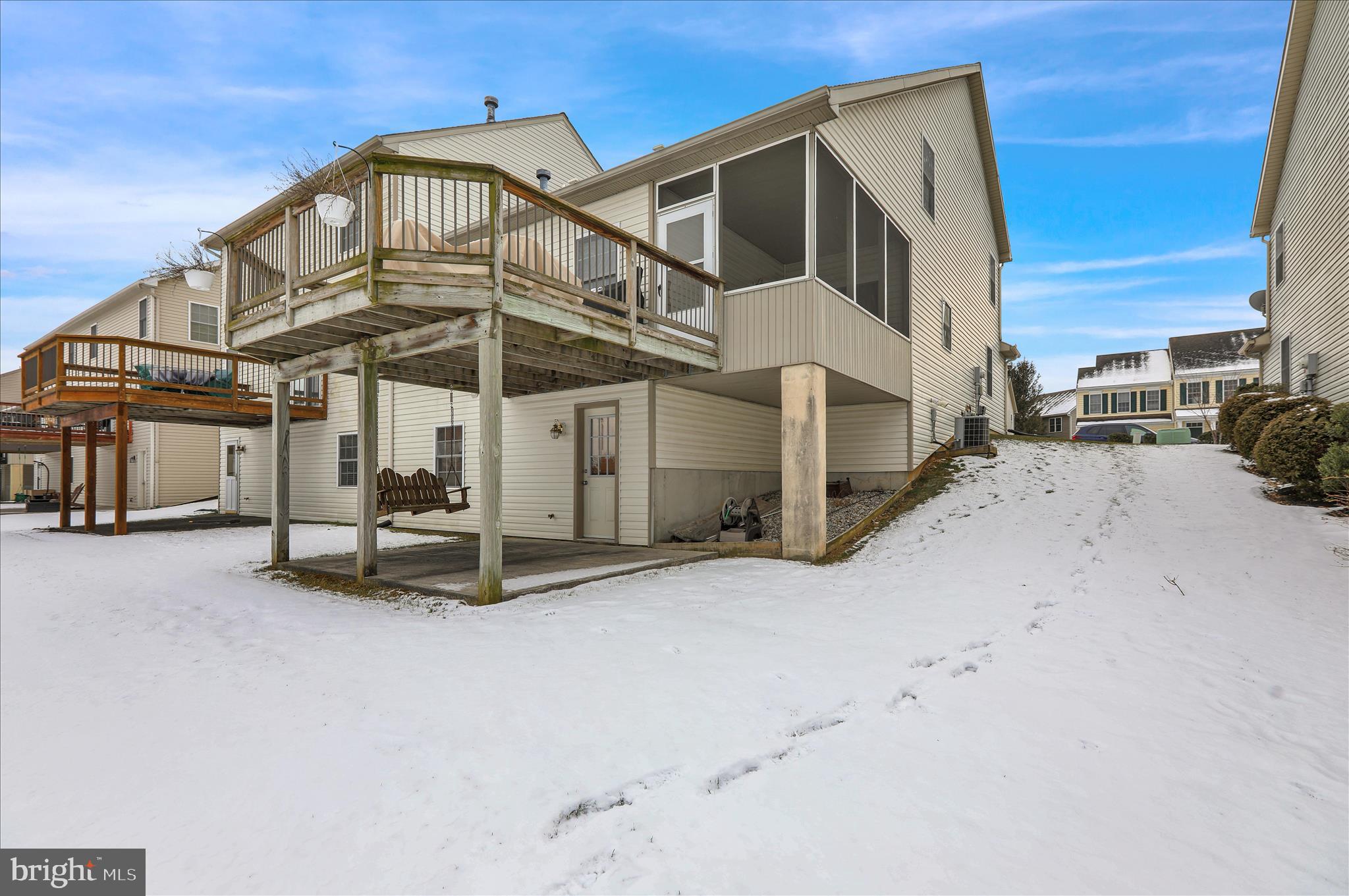 THE LAKES - Residential