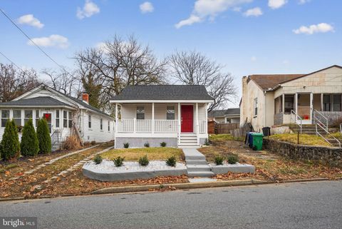 Photo of 206 Admiral Drive, ANNAPOLIS, MD 21401 (MLS # MDAA2133450)