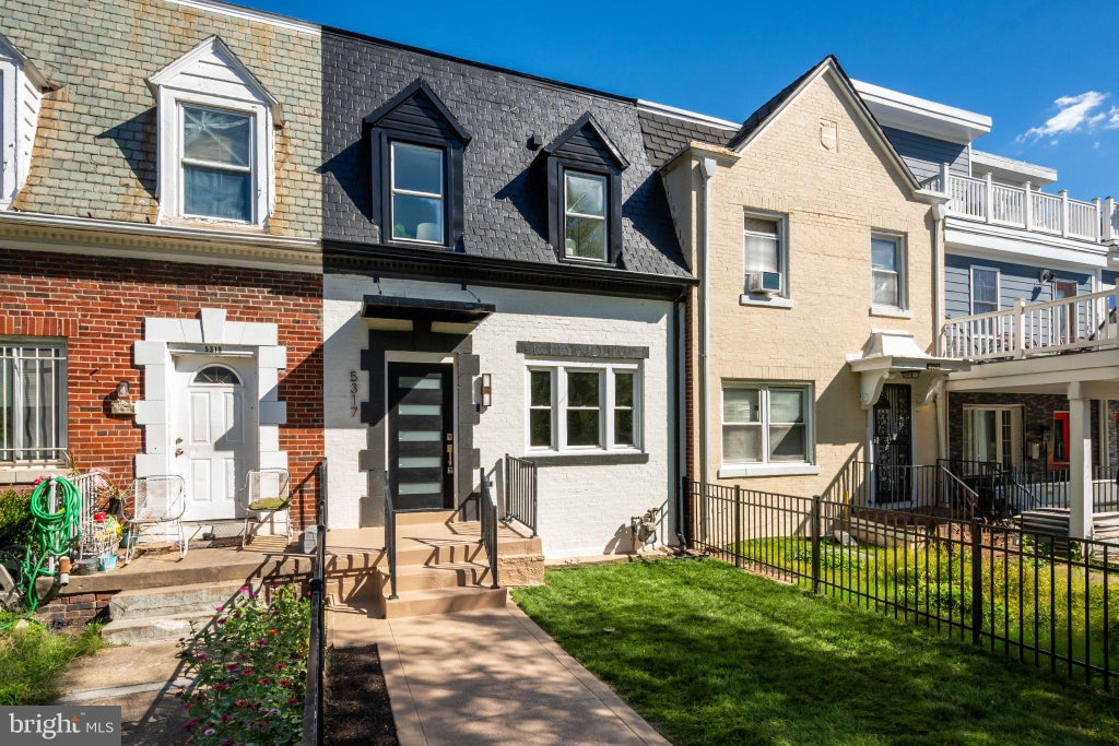 Photo of 5317 7th Street NW, WASHINGTON, DC 20011 (MLS # DCDC2287798)