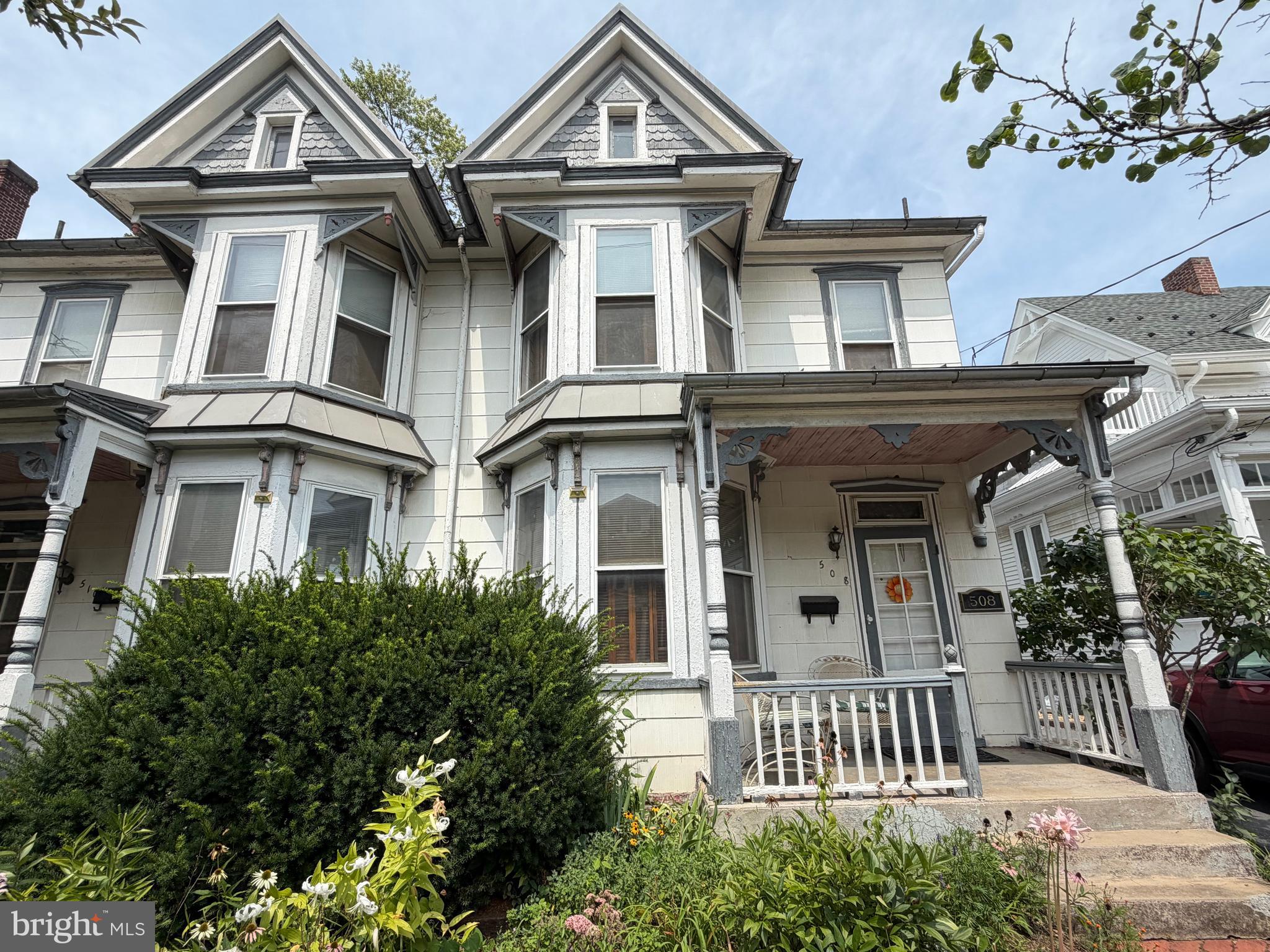508 W BURKE STREET - Photo 2