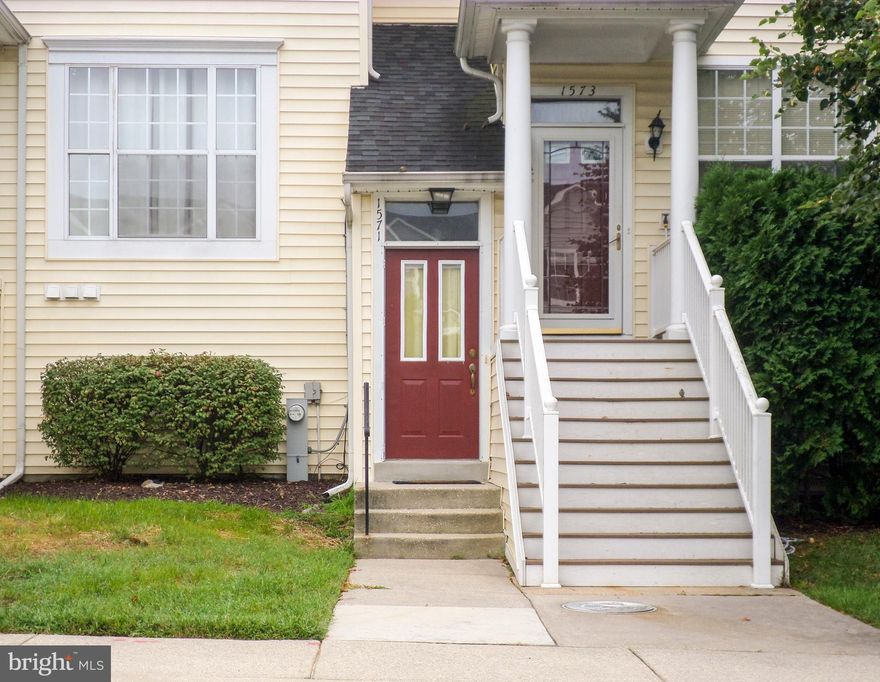 Fantastic one level condo with an open floor plan. Ceramic tile throughout. Access to grass area in back of unit. Lower level units have valuable storage space. Close to major transportation routes, restaurants, and shopping. Spotless and move in ready.