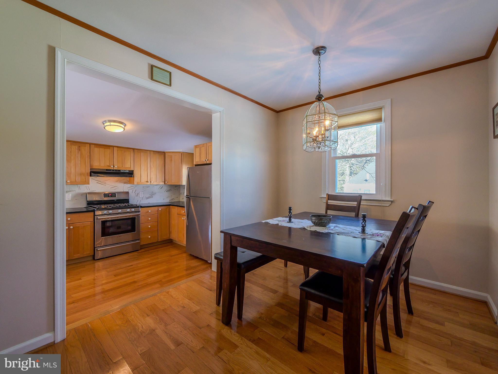 LARCHMONT SQ - Residential