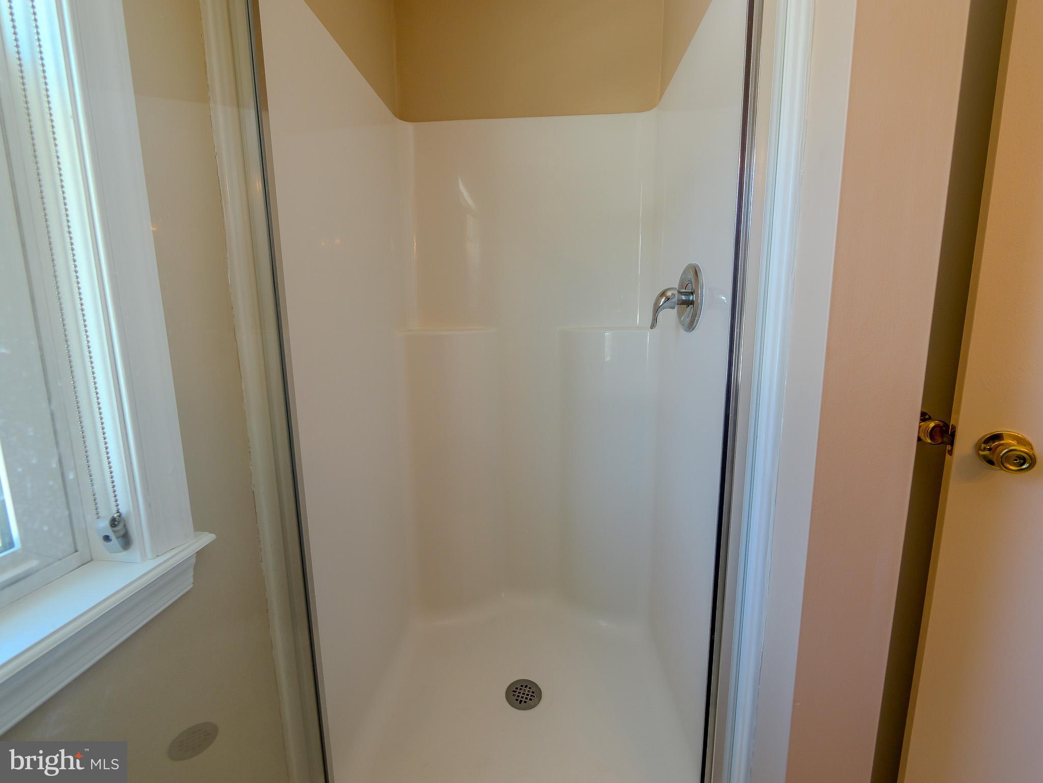 LARCHMONT SQ - Residential