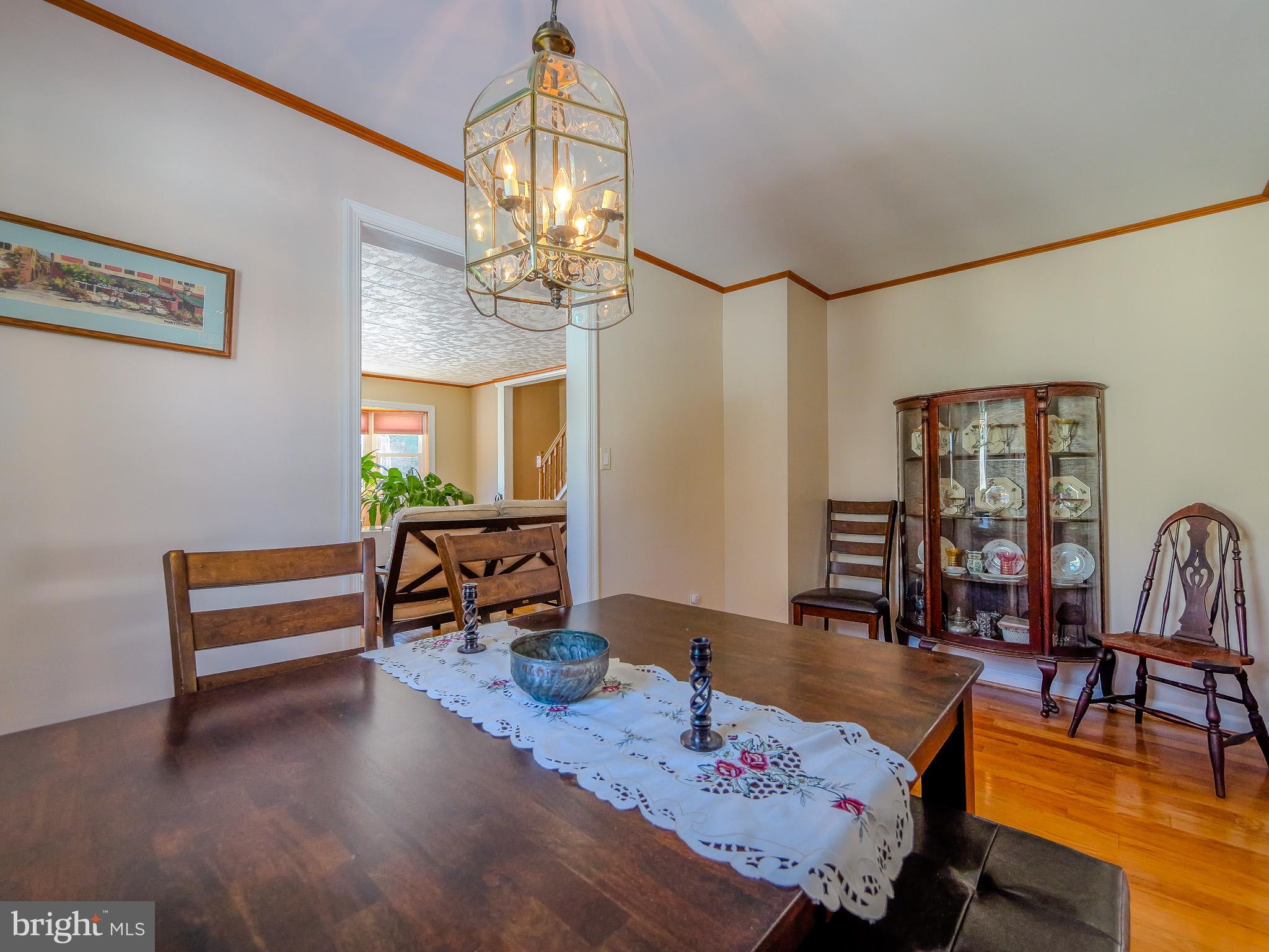 LARCHMONT SQ - Residential