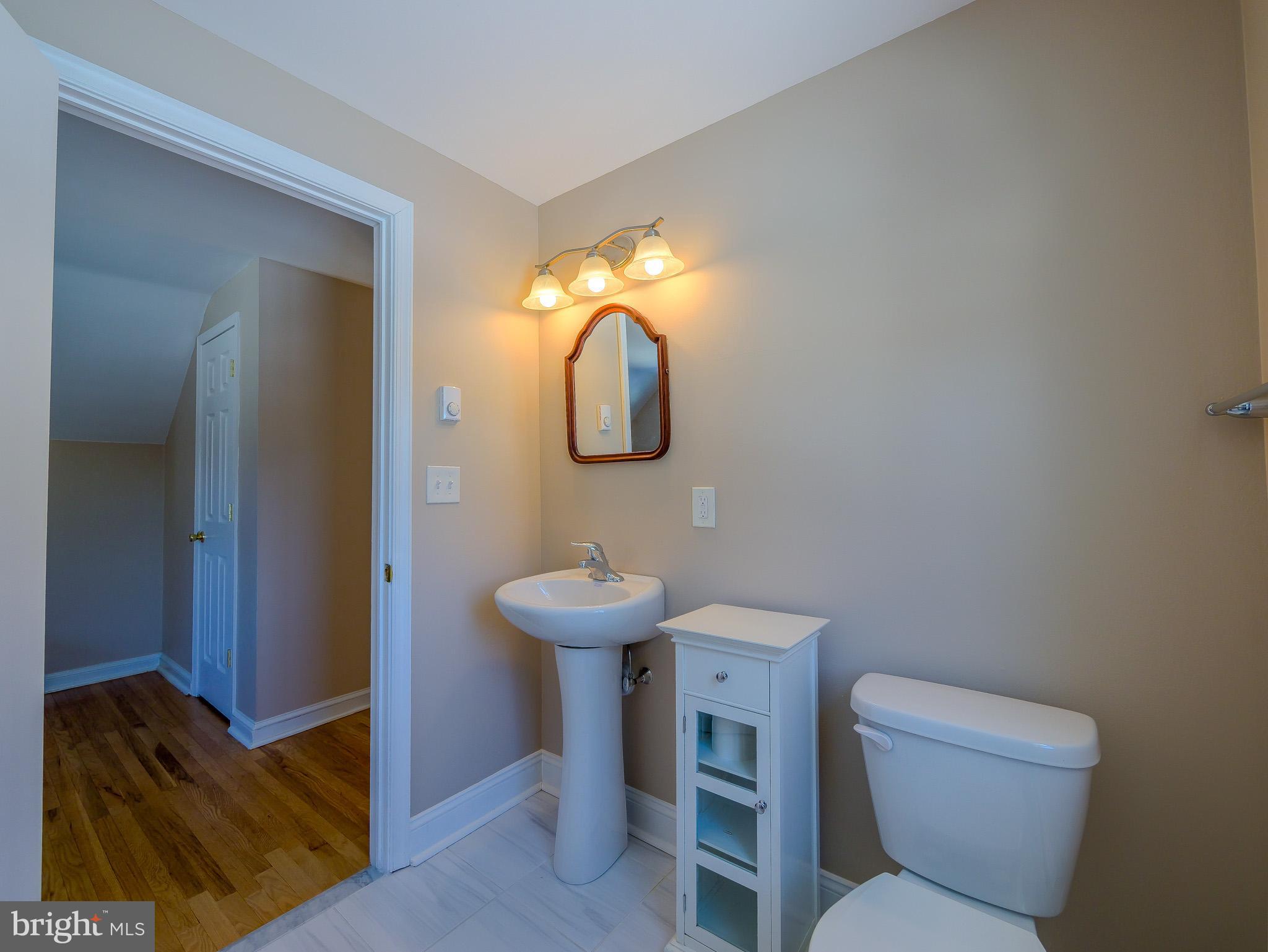 LARCHMONT SQ - Residential