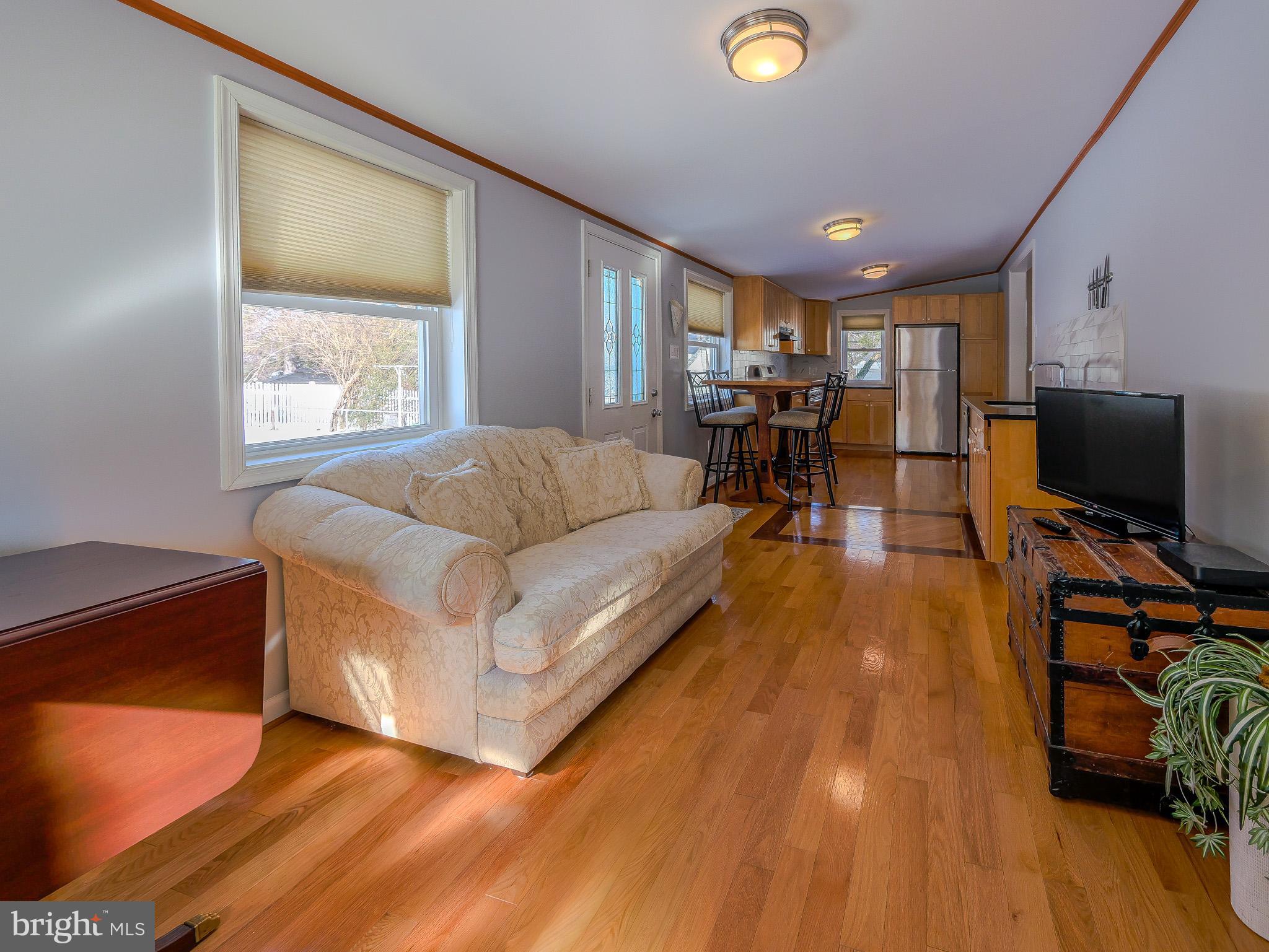 LARCHMONT SQ - Residential