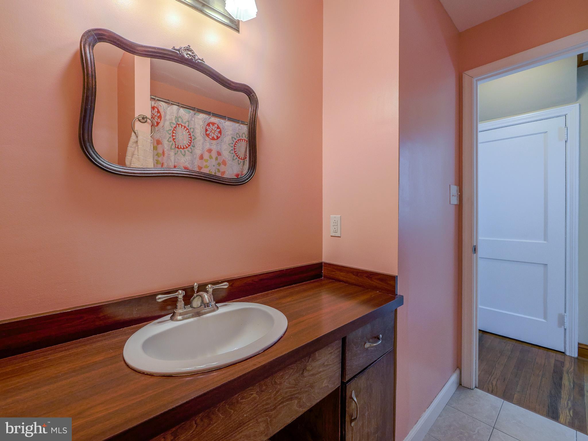 LARCHMONT SQ - Residential