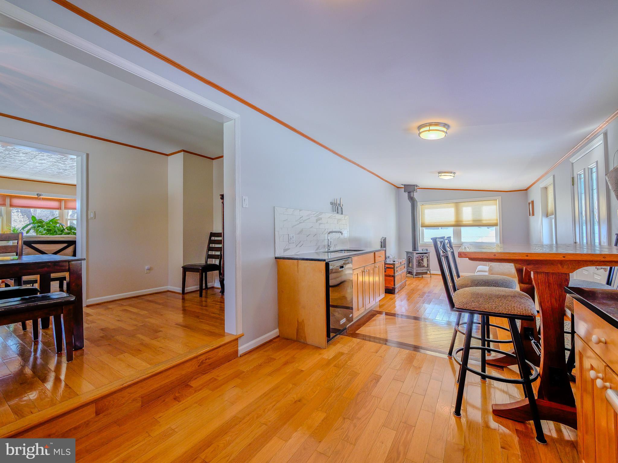 LARCHMONT SQ - Residential