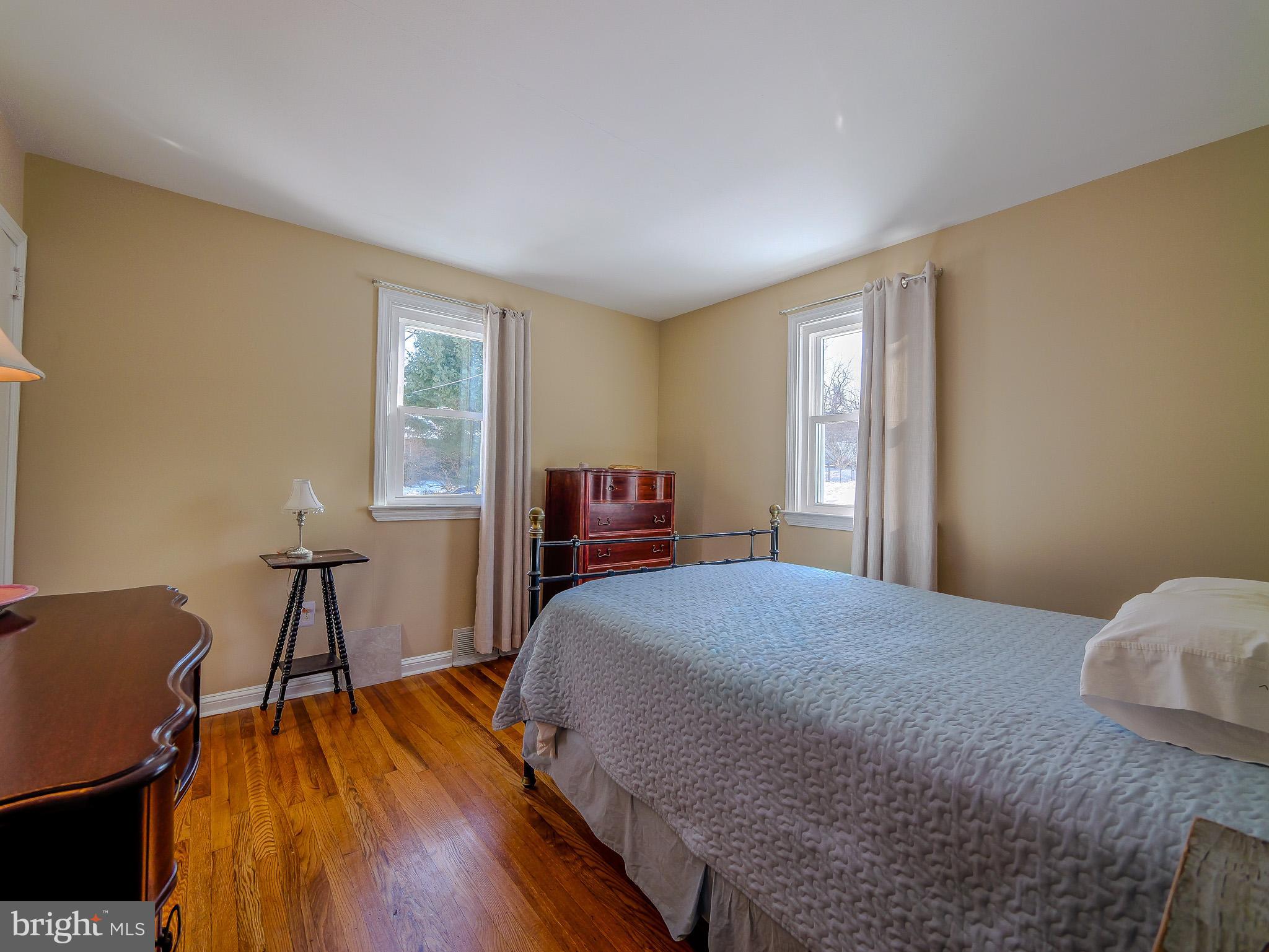 LARCHMONT SQ - Residential