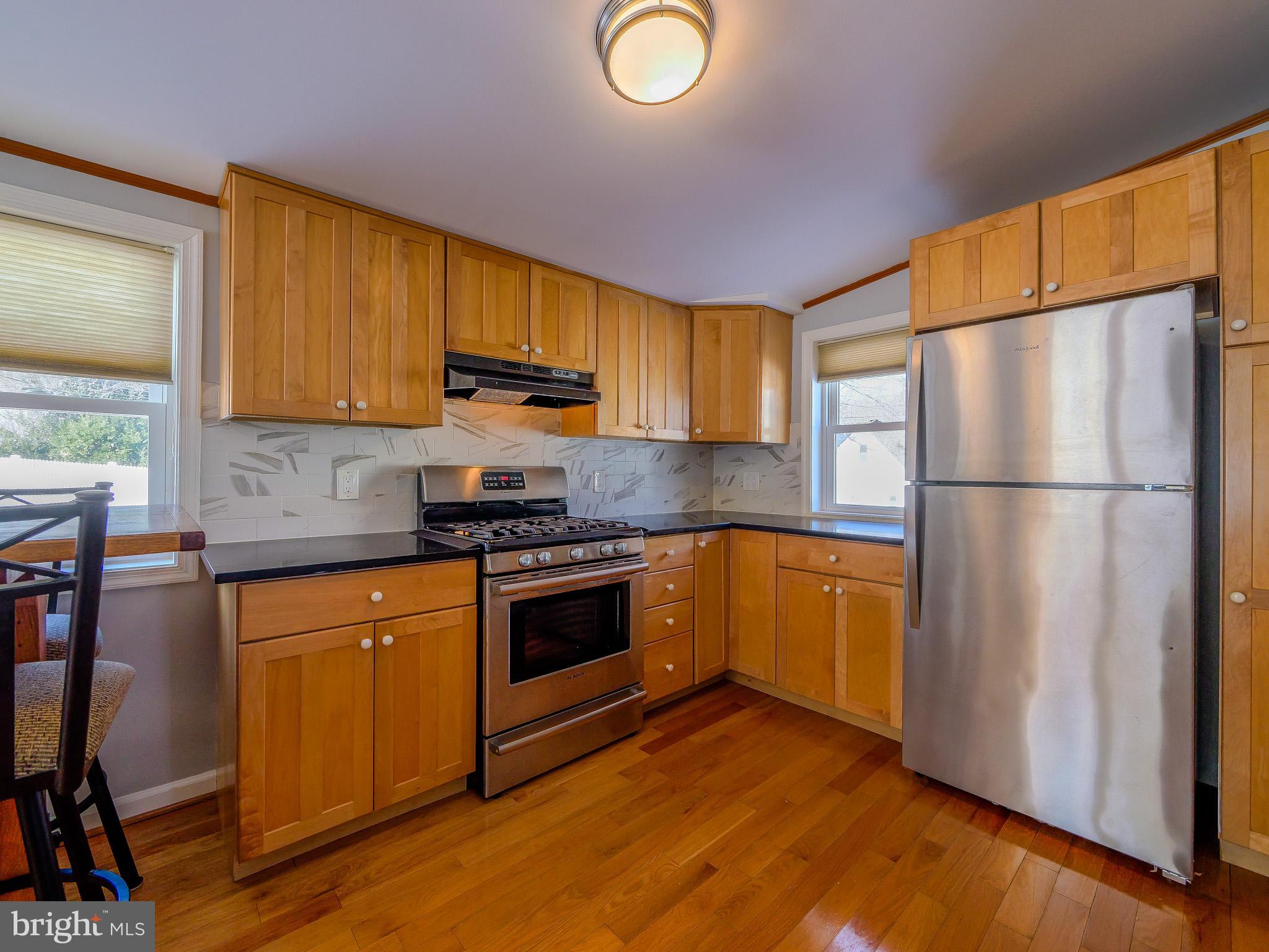 LARCHMONT SQ - Residential