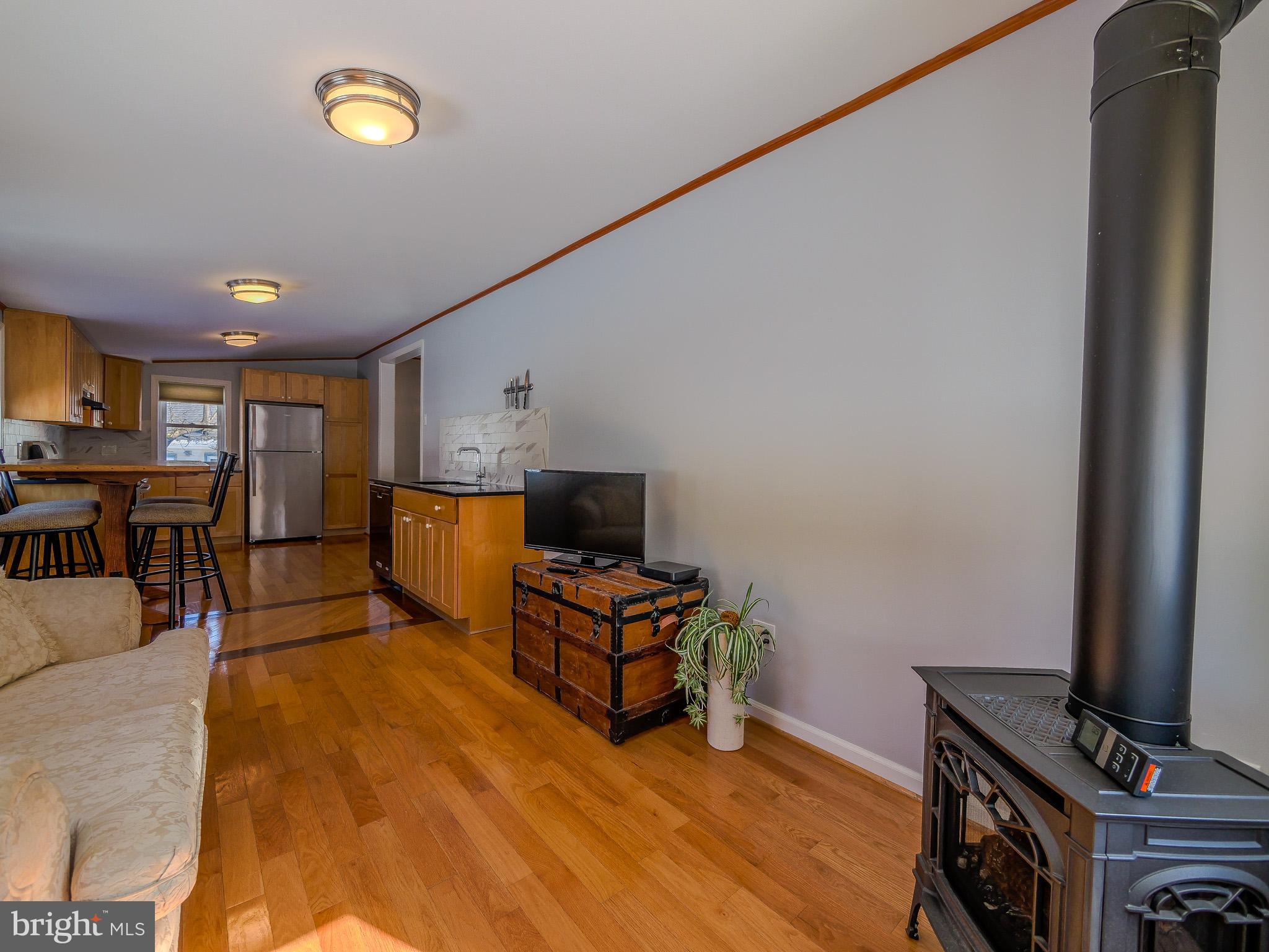 LARCHMONT SQ - Residential