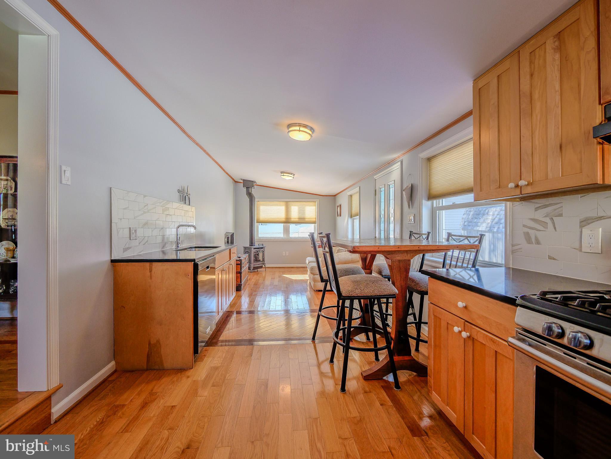 LARCHMONT SQ - Residential