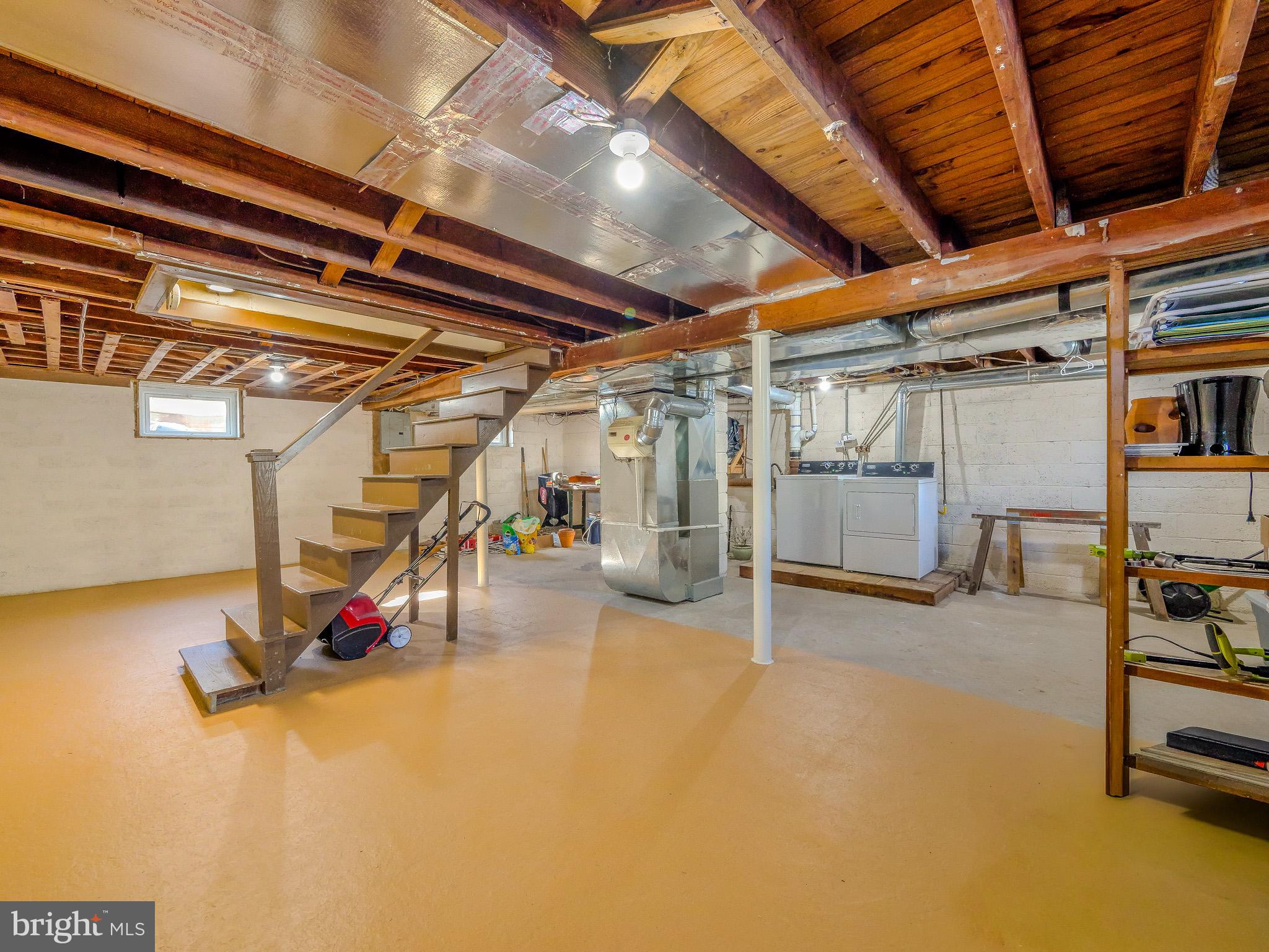 LARCHMONT SQ - Residential