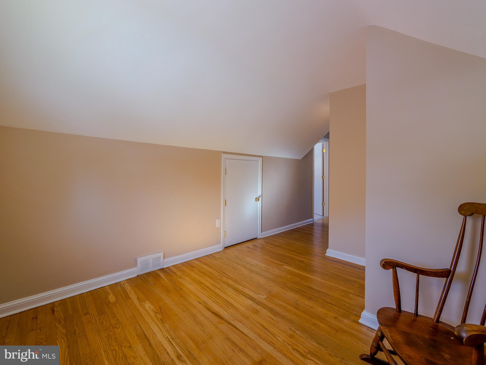 LARCHMONT SQ - Residential