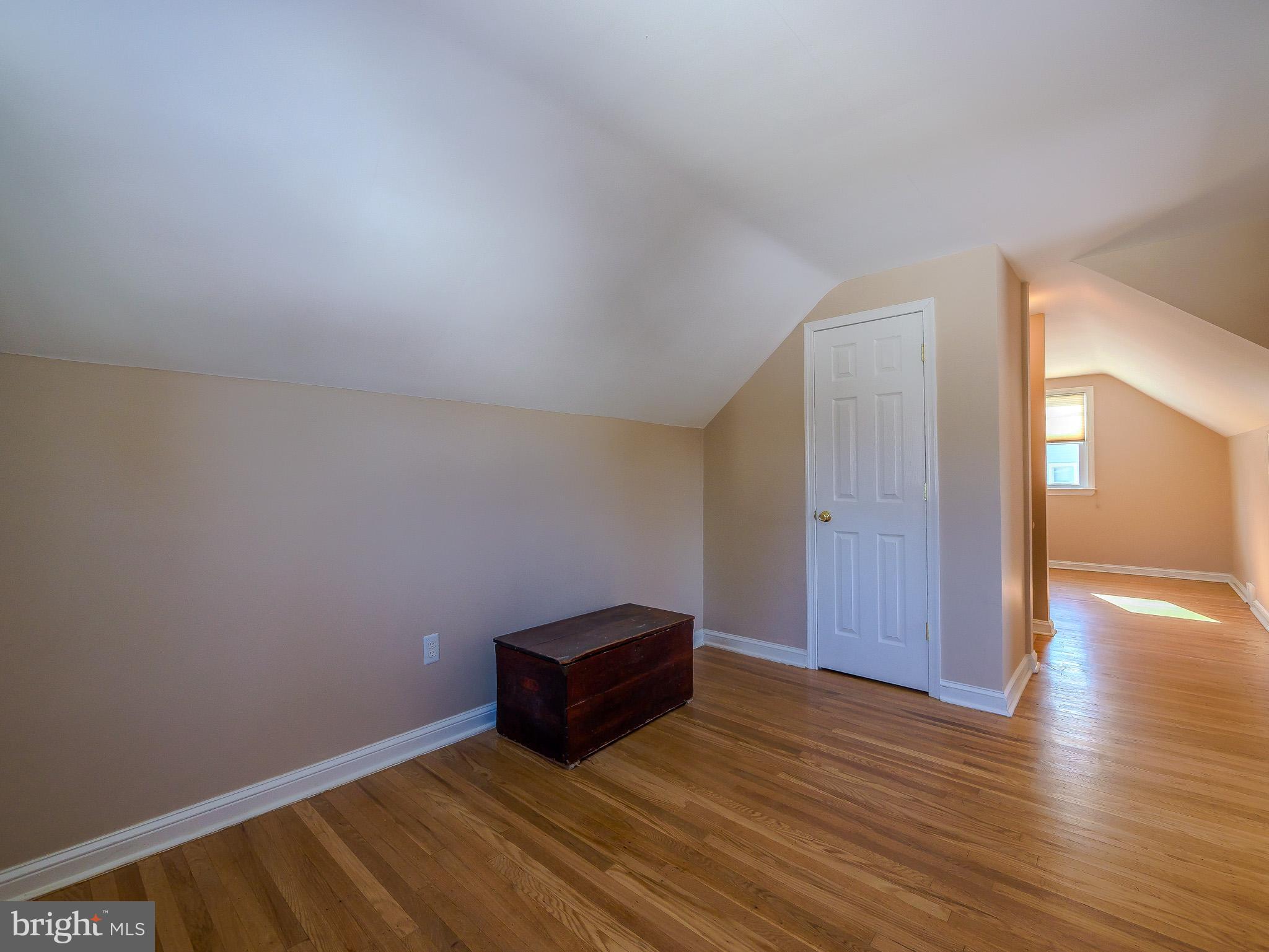 LARCHMONT SQ - Residential