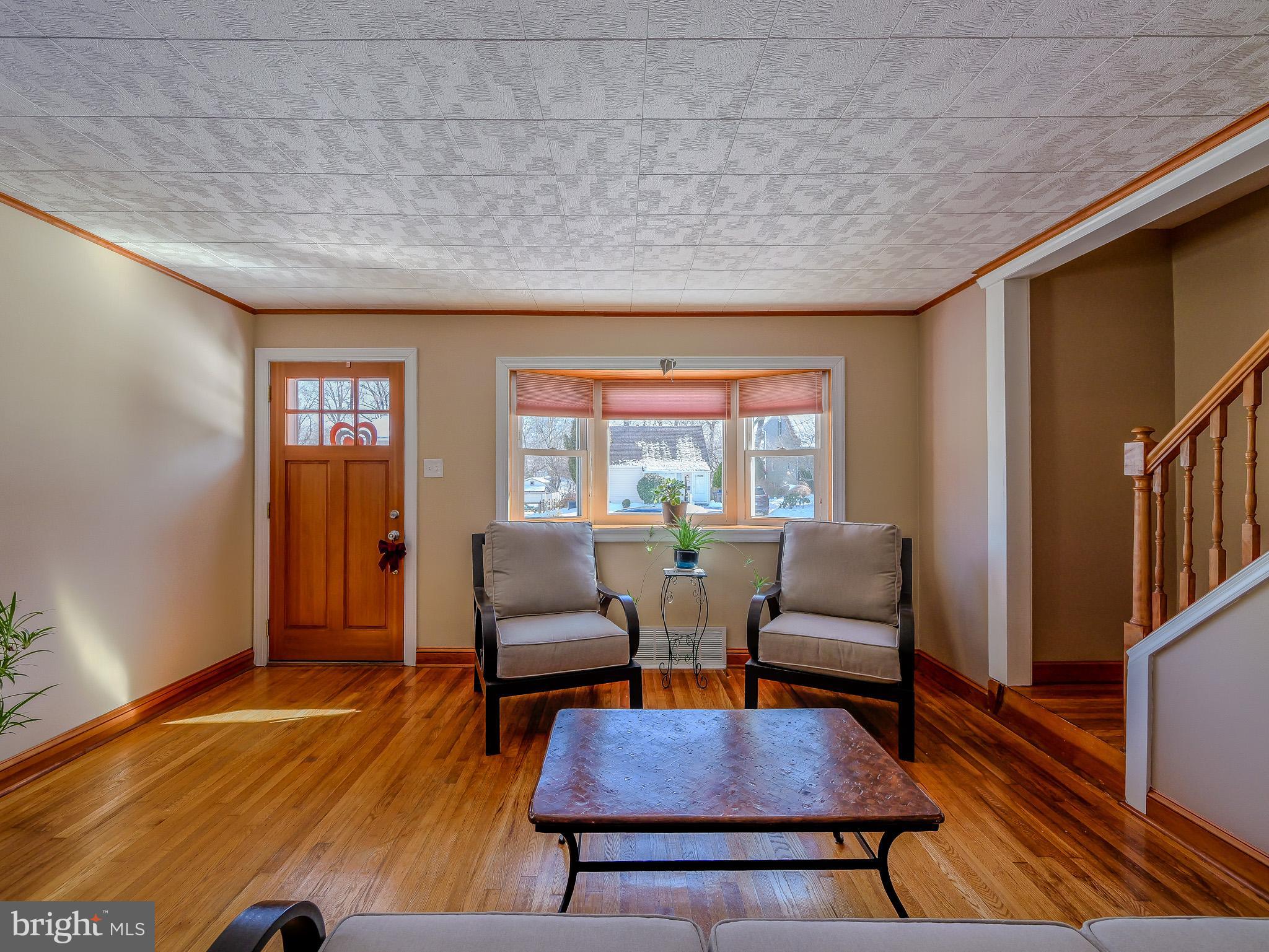 LARCHMONT SQ - Residential