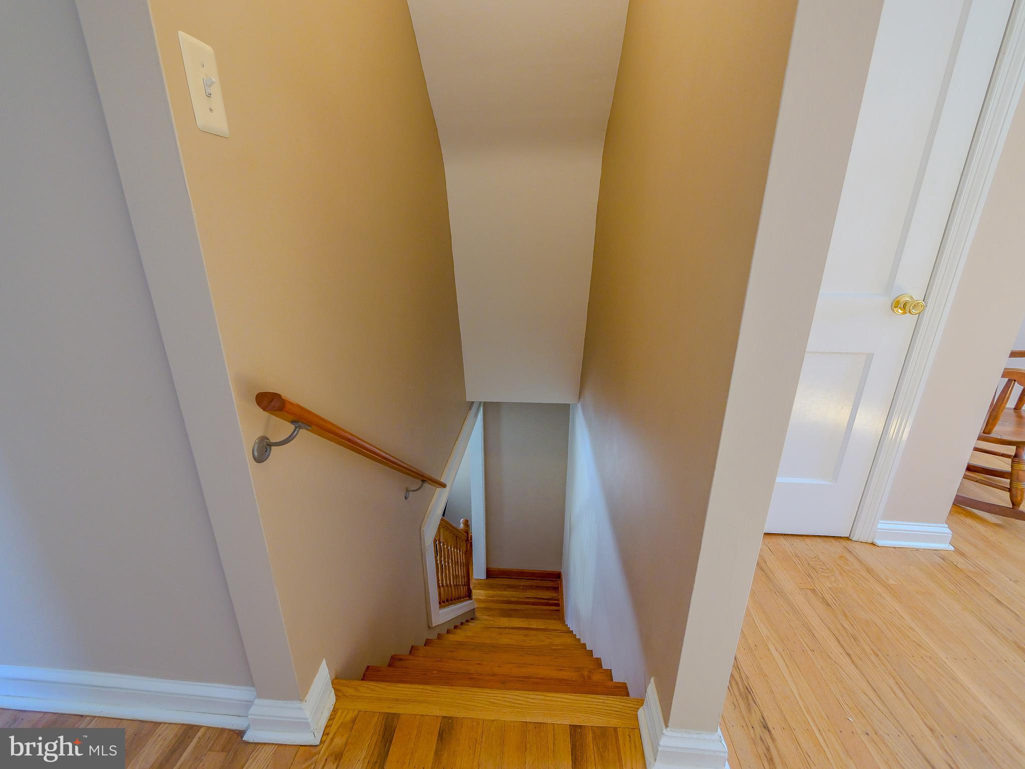 LARCHMONT SQ - Residential