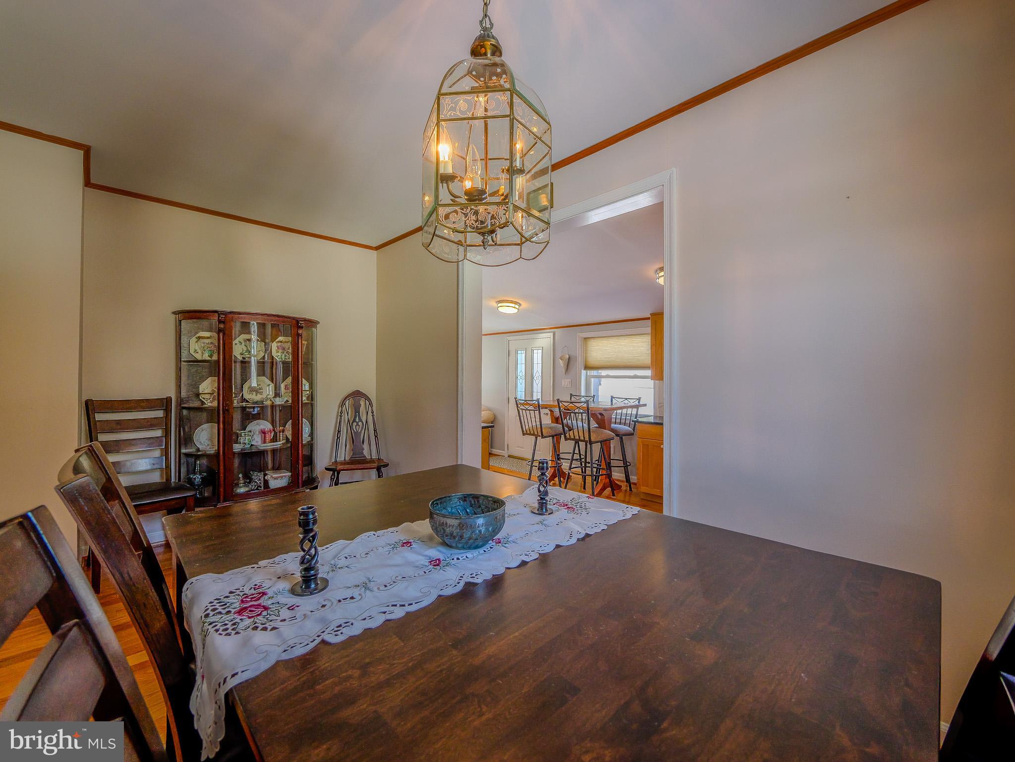 LARCHMONT SQ - Residential