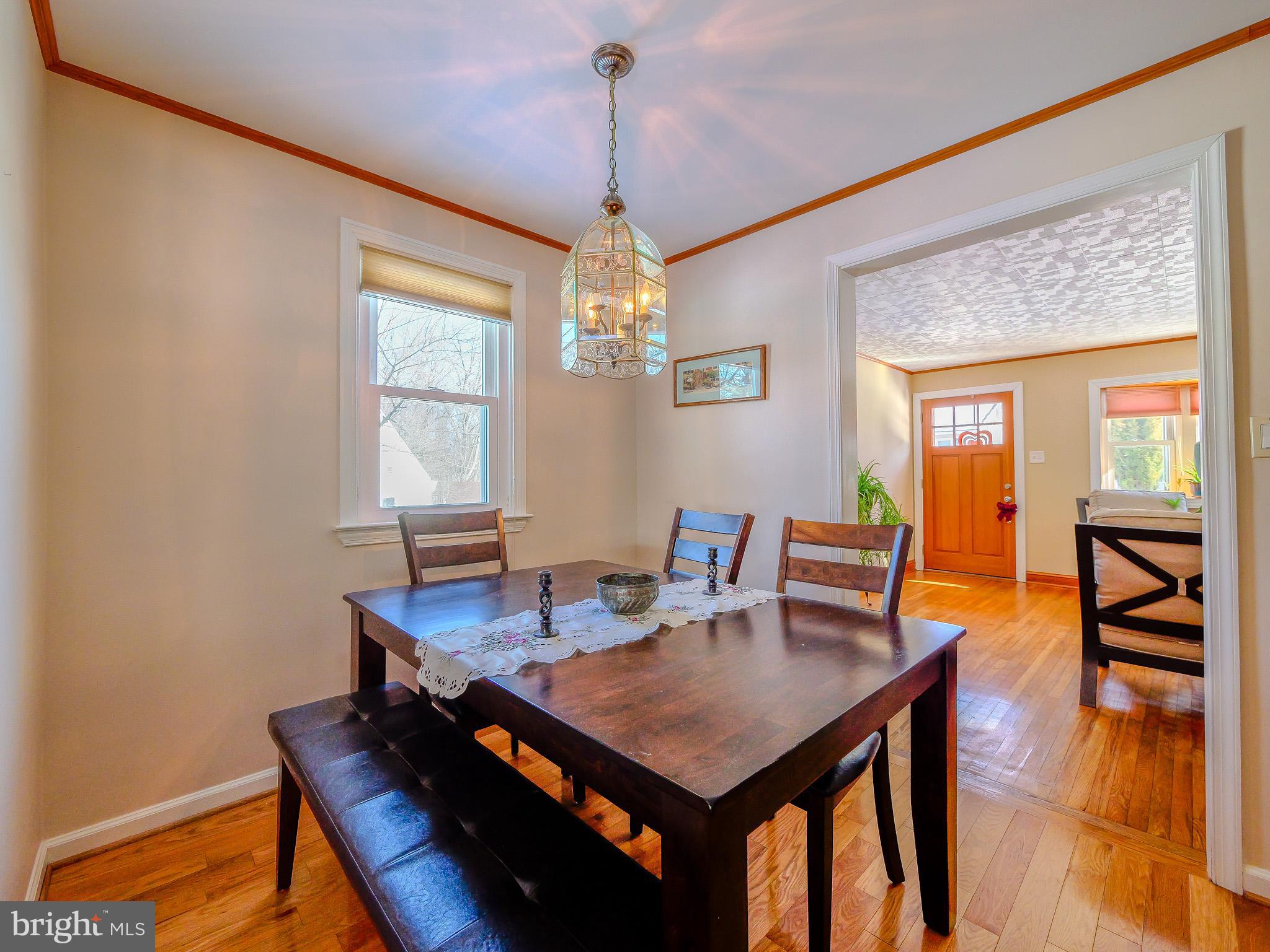 LARCHMONT SQ - Residential