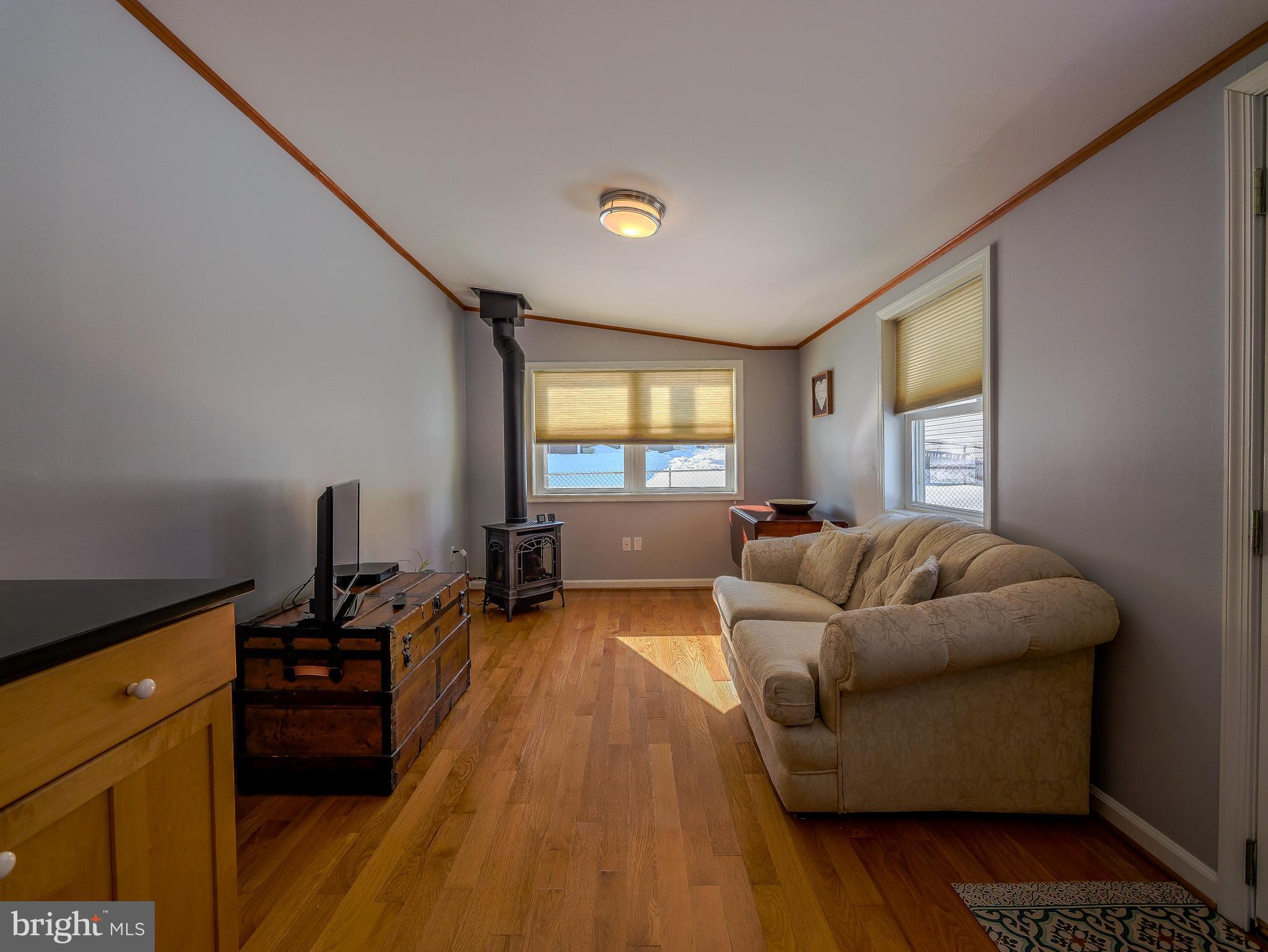 LARCHMONT SQ - Residential