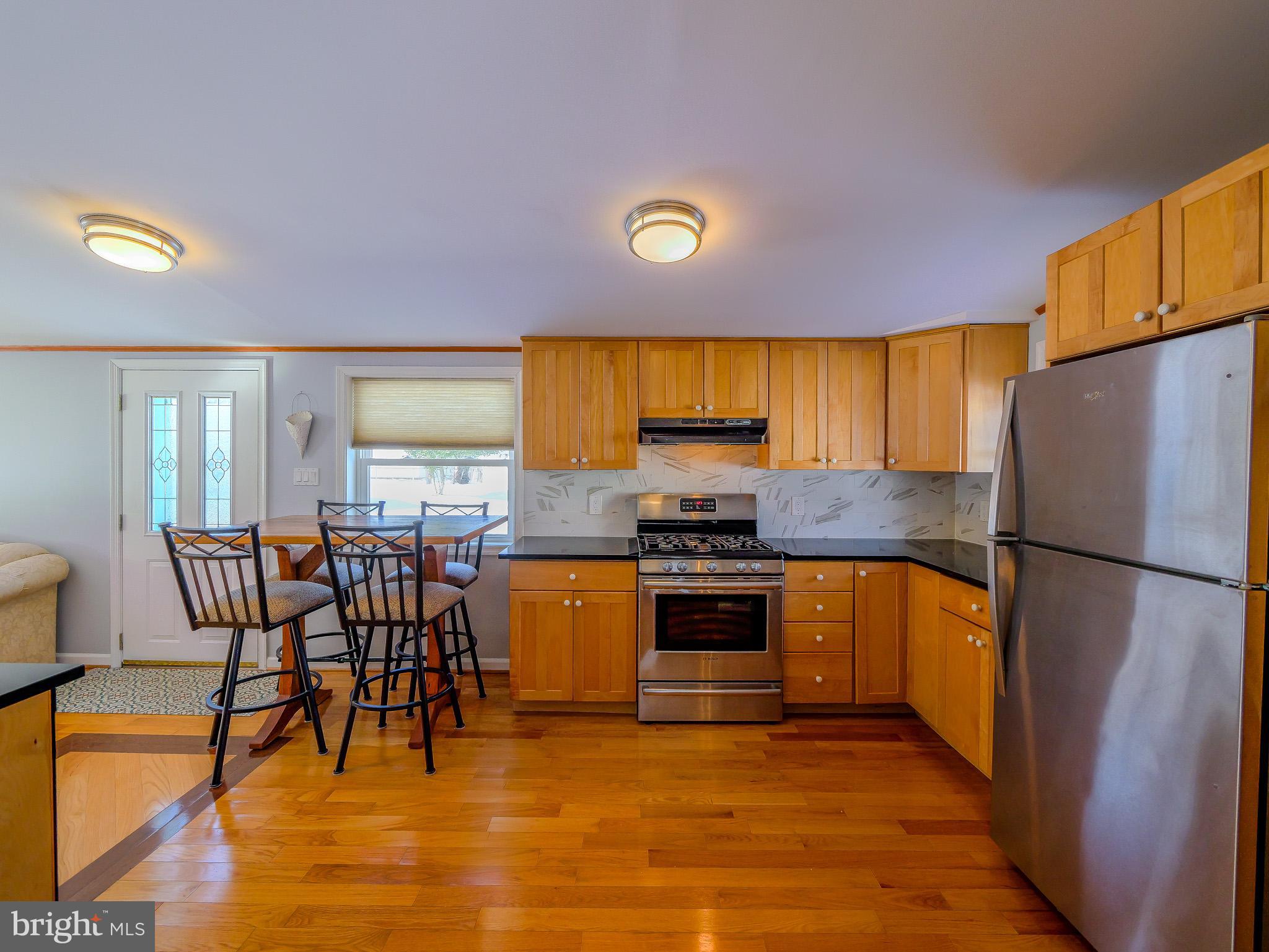 LARCHMONT SQ - Residential