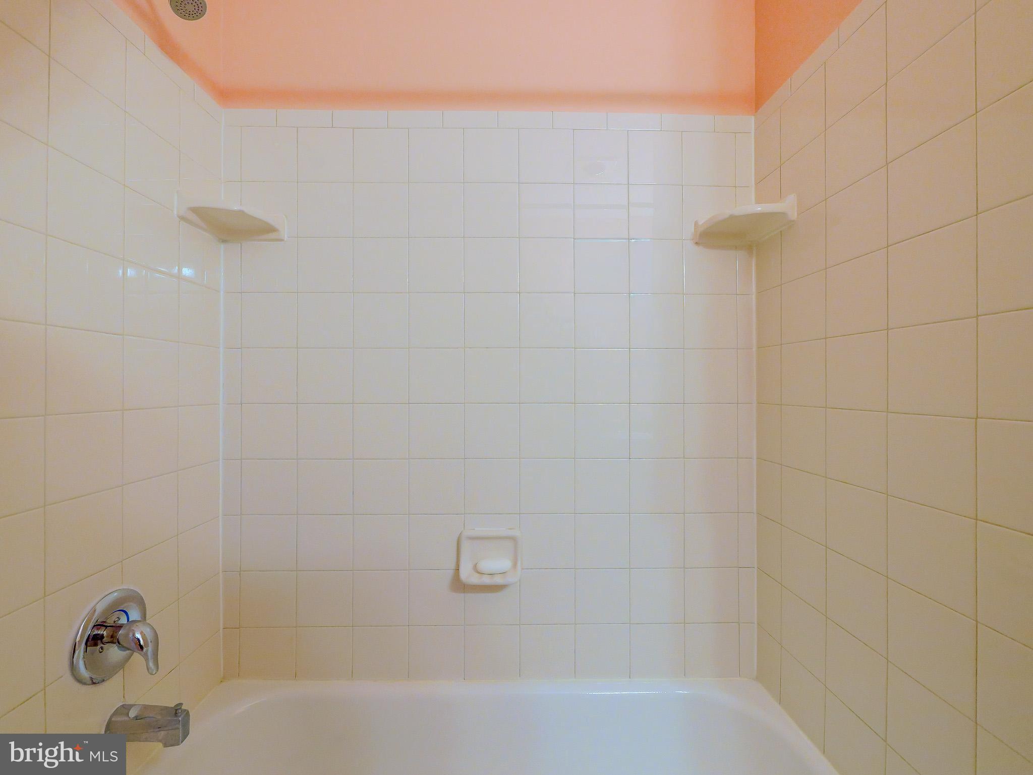 LARCHMONT SQ - Residential