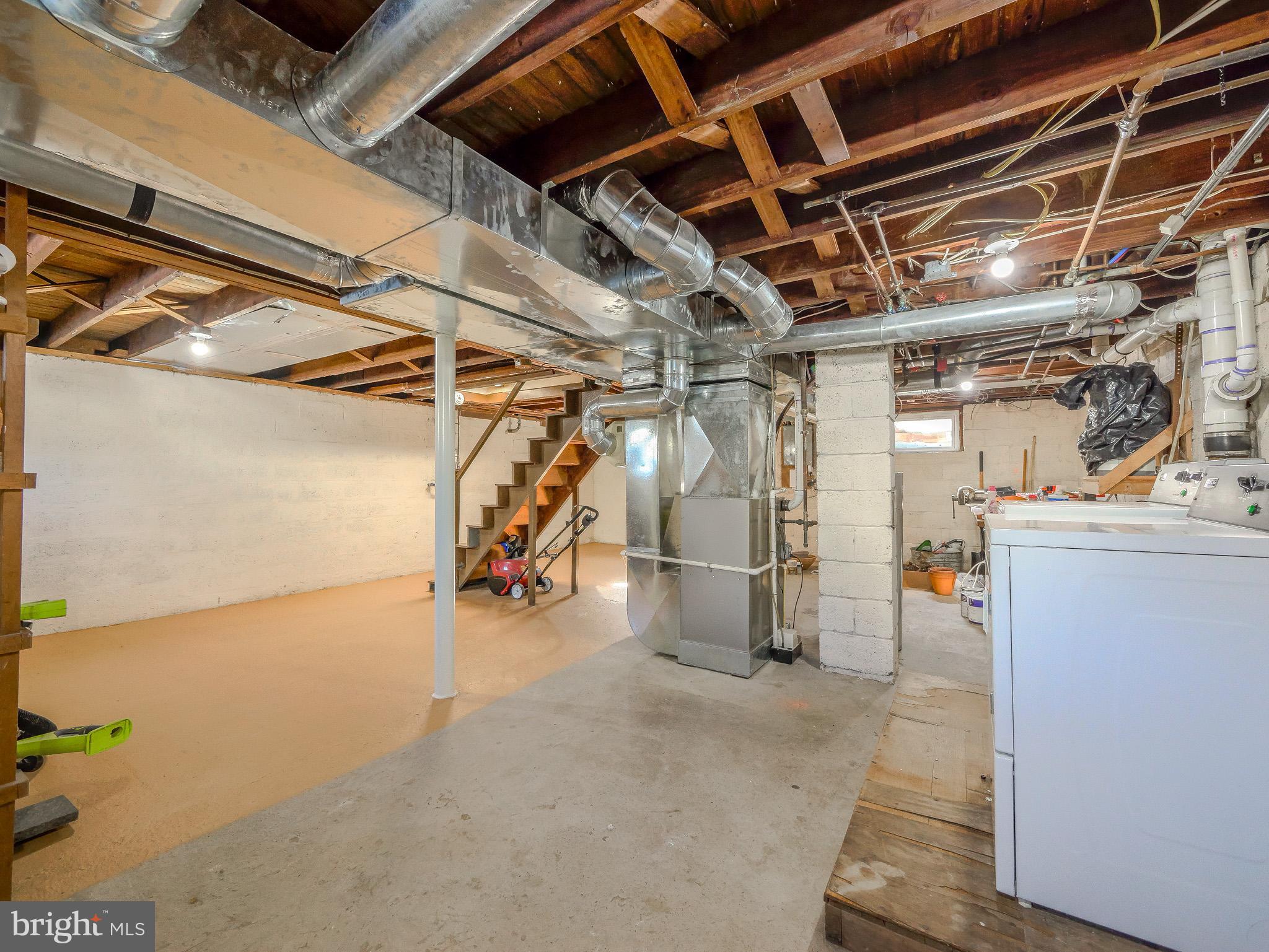 LARCHMONT SQ - Residential