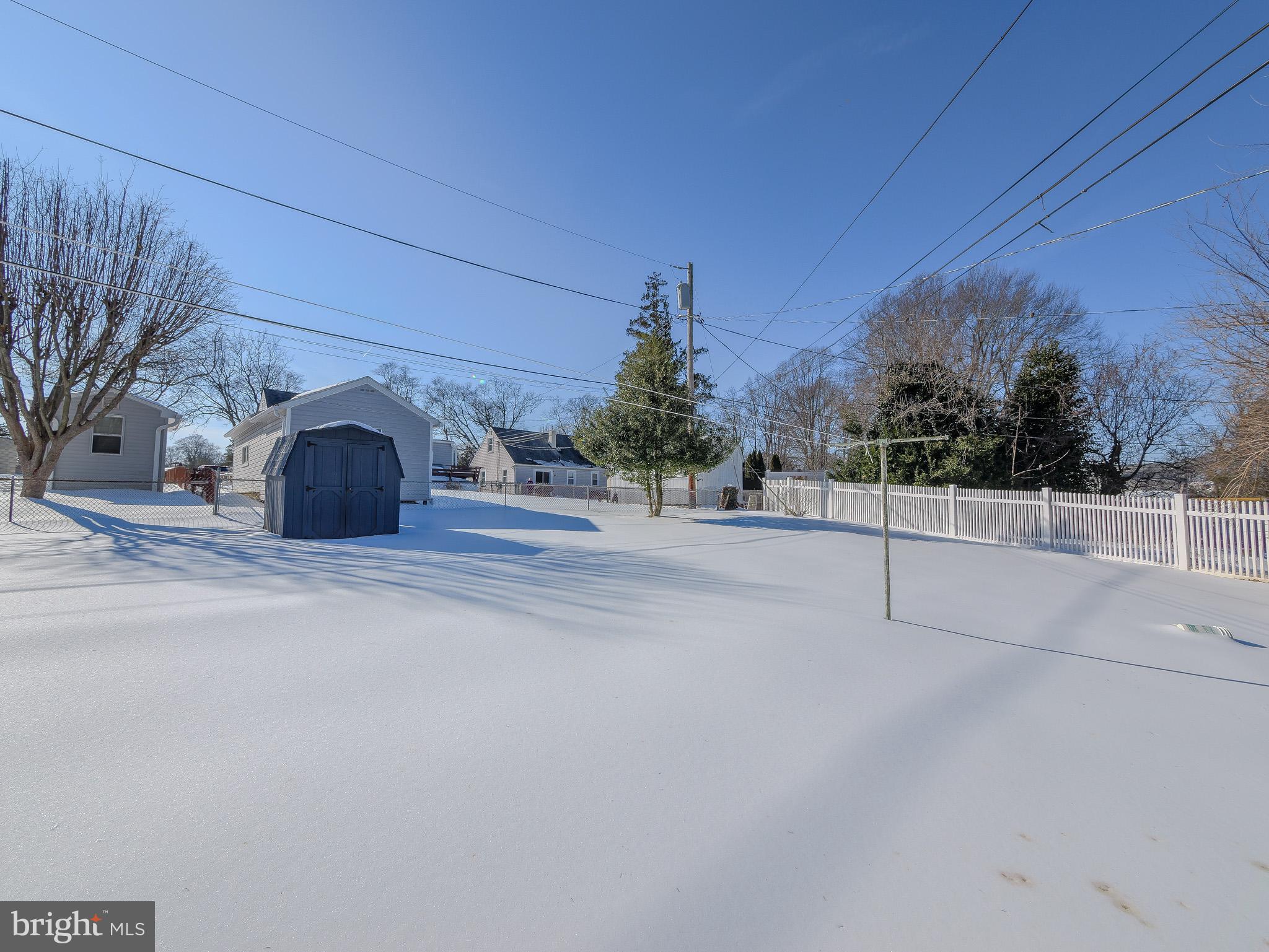 LARCHMONT SQ - Residential