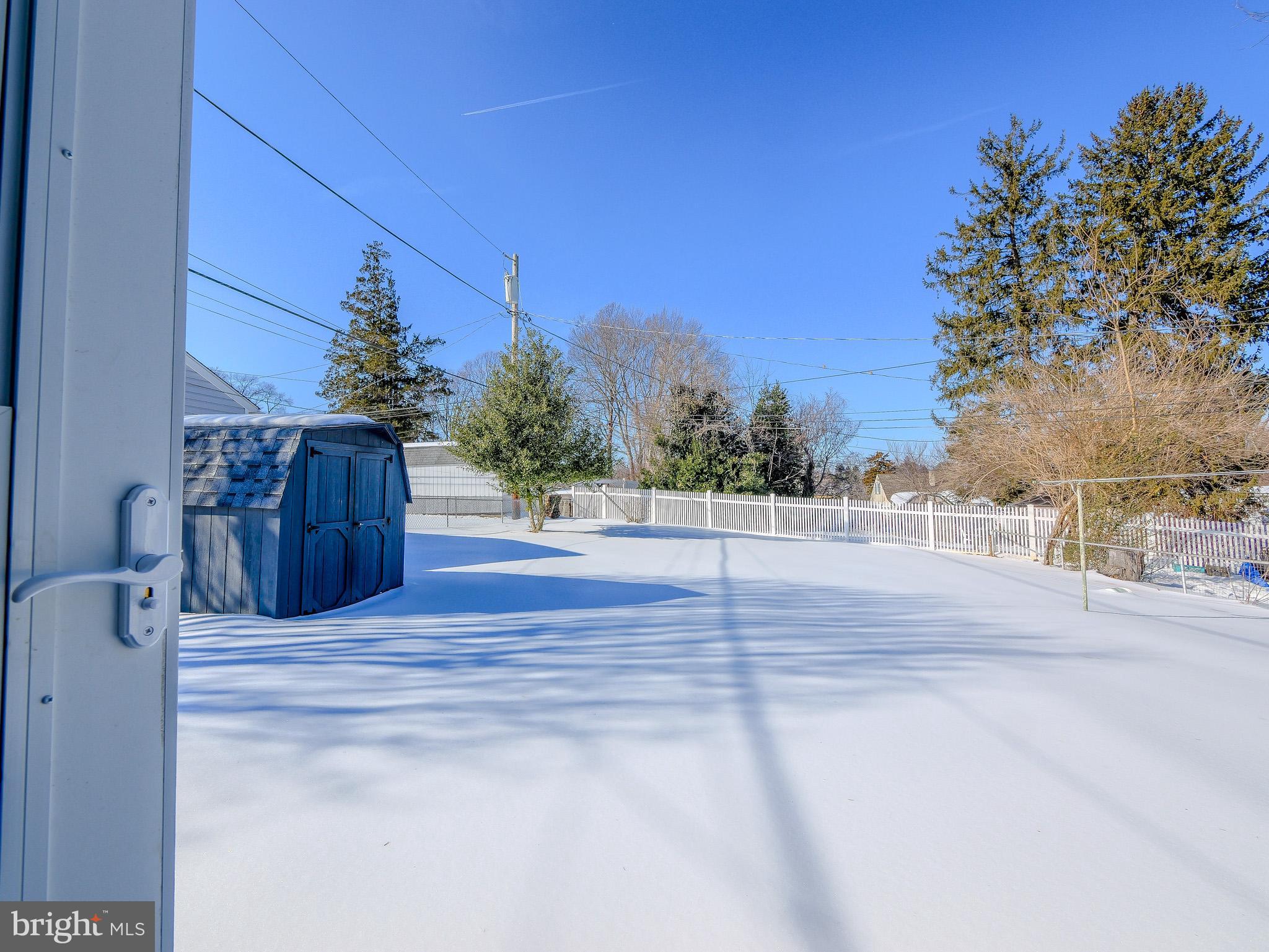 LARCHMONT SQ - Residential