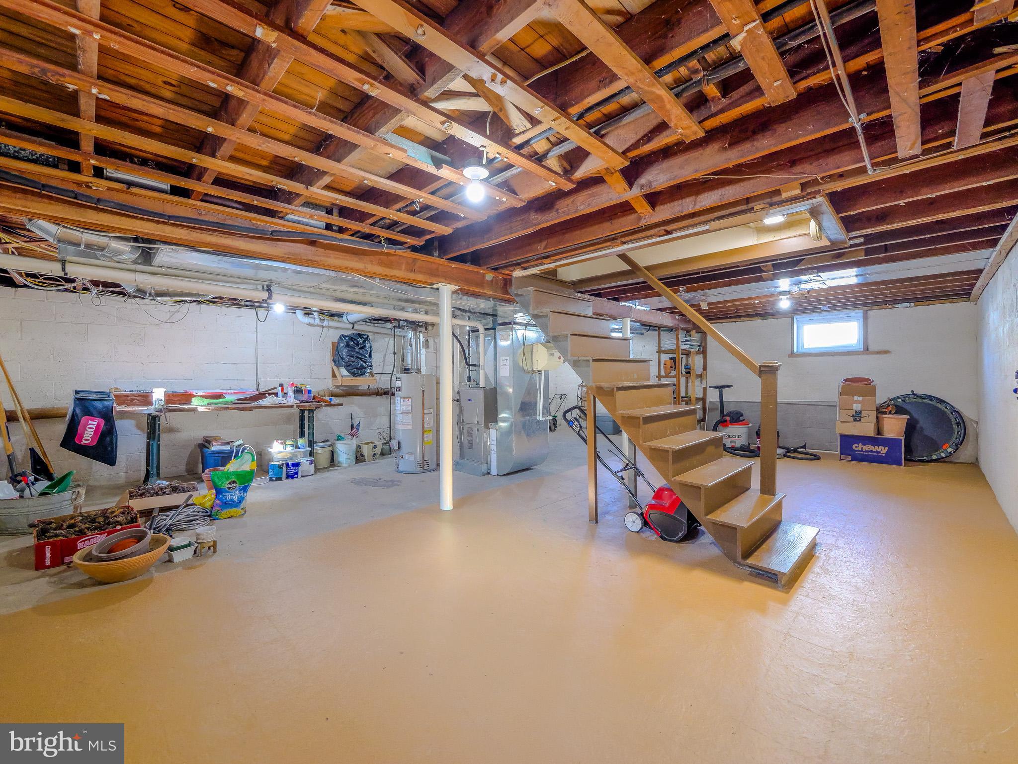 LARCHMONT SQ - Residential