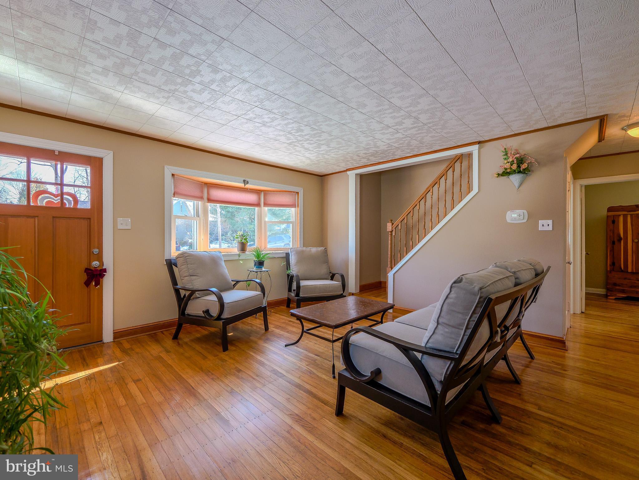 LARCHMONT SQ - Residential