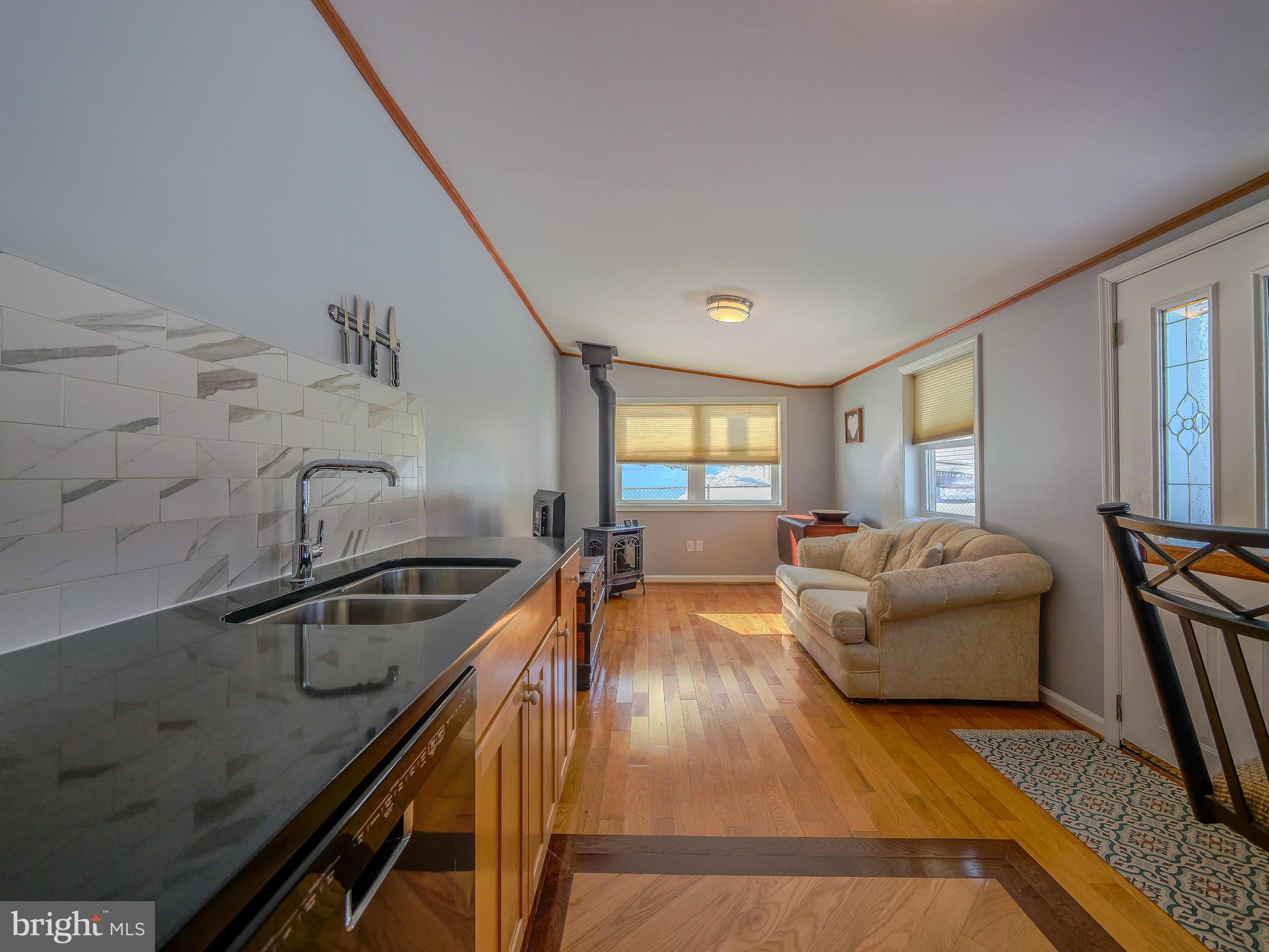 LARCHMONT SQ - Residential