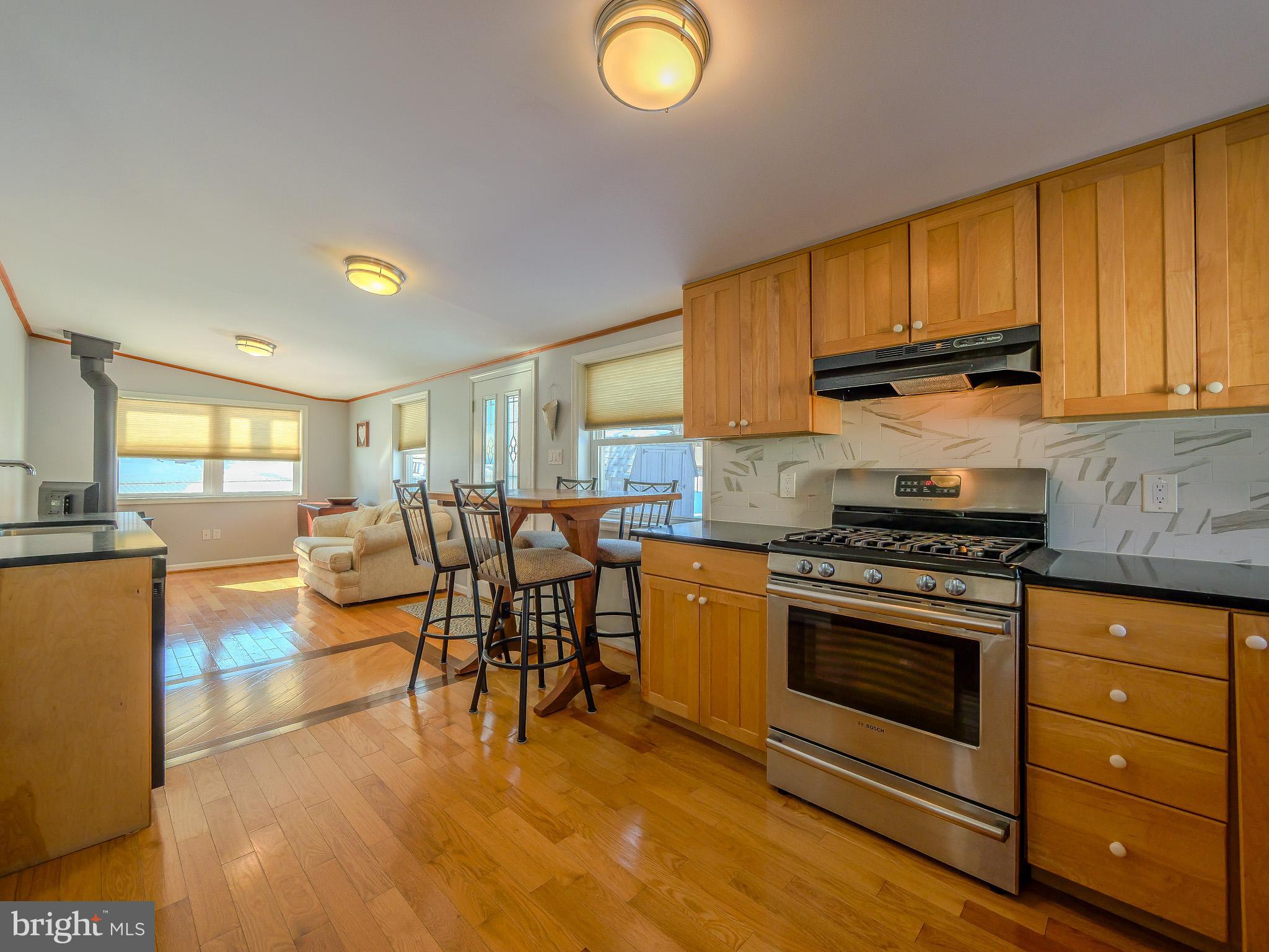 LARCHMONT SQ - Residential