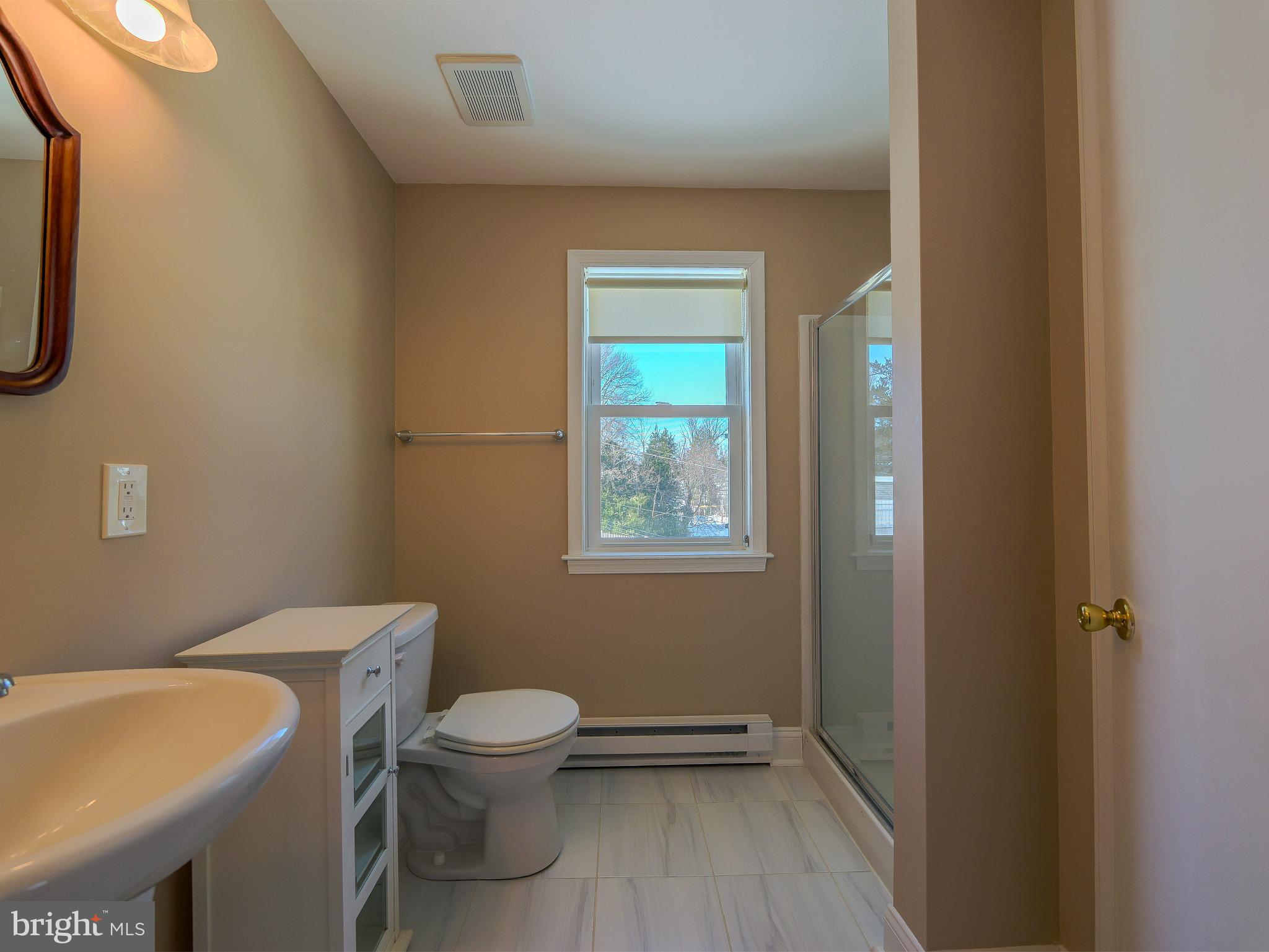 LARCHMONT SQ - Residential