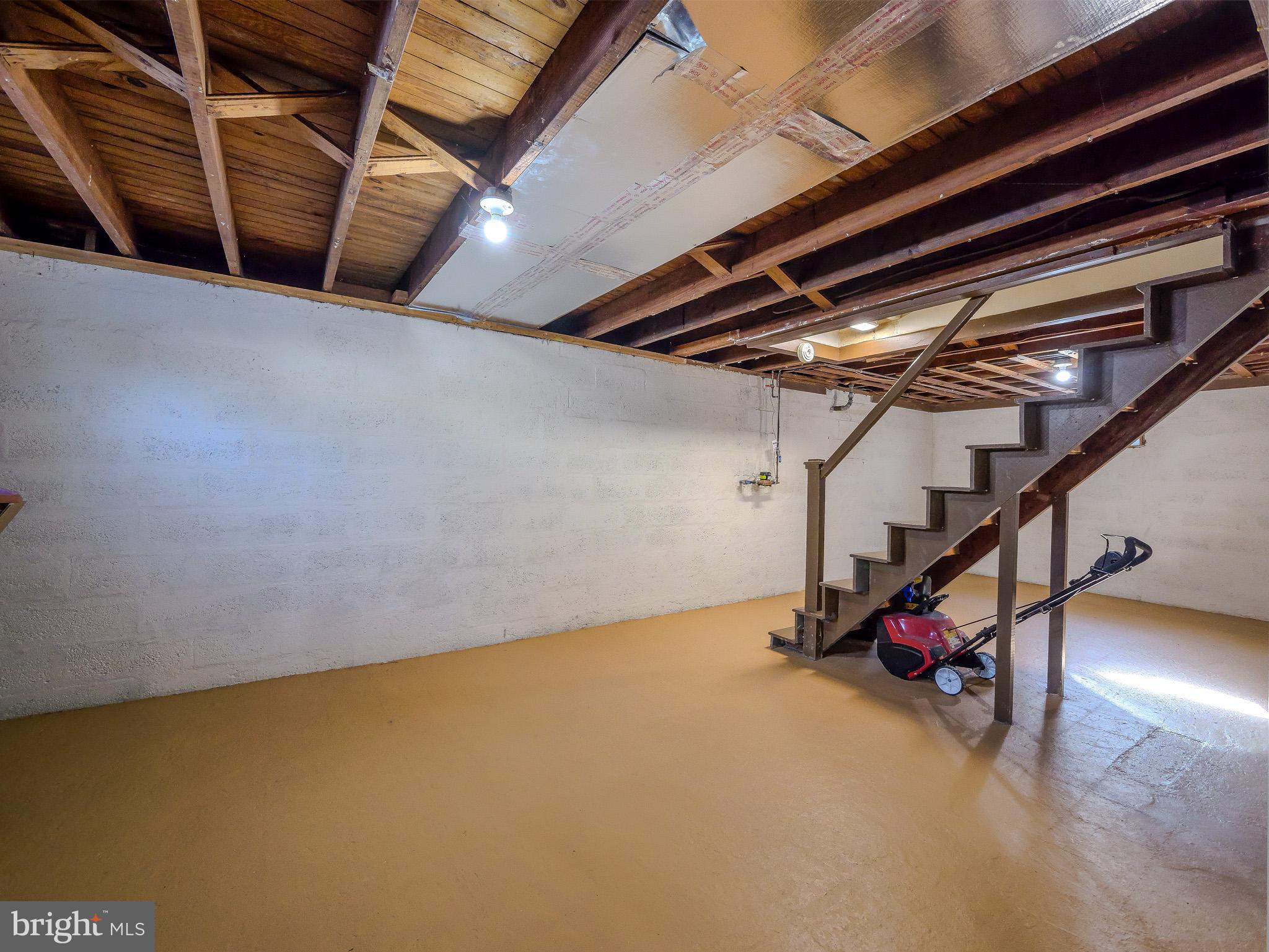 LARCHMONT SQ - Residential