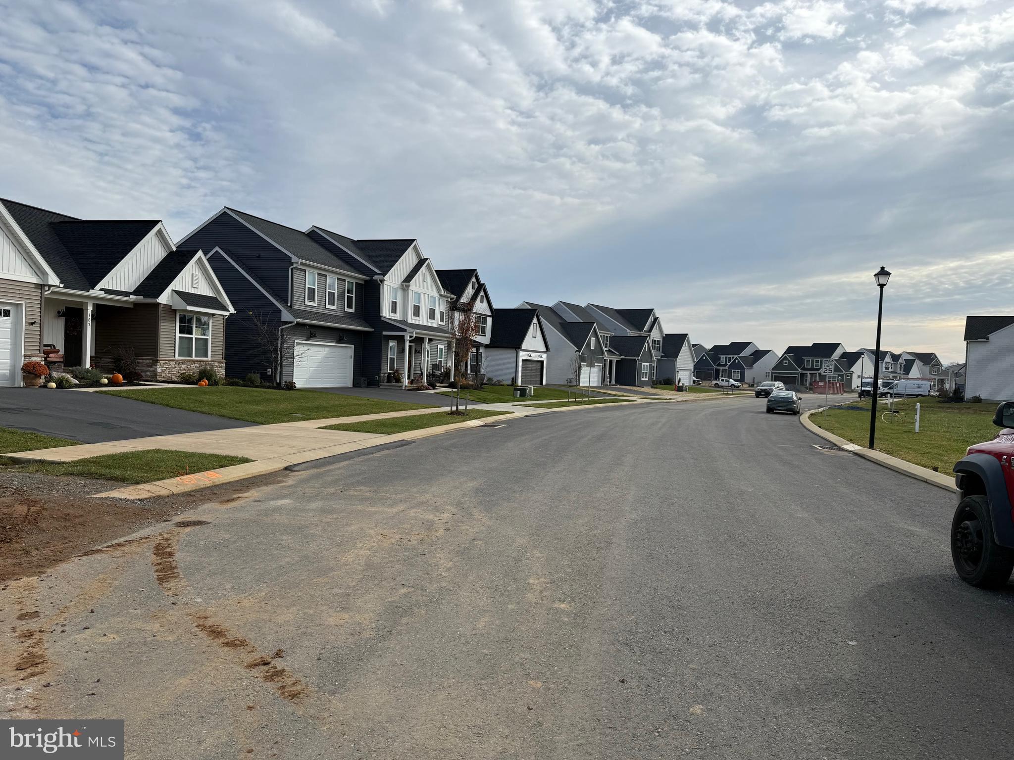 1 MI W OF EPHRATA - Residential