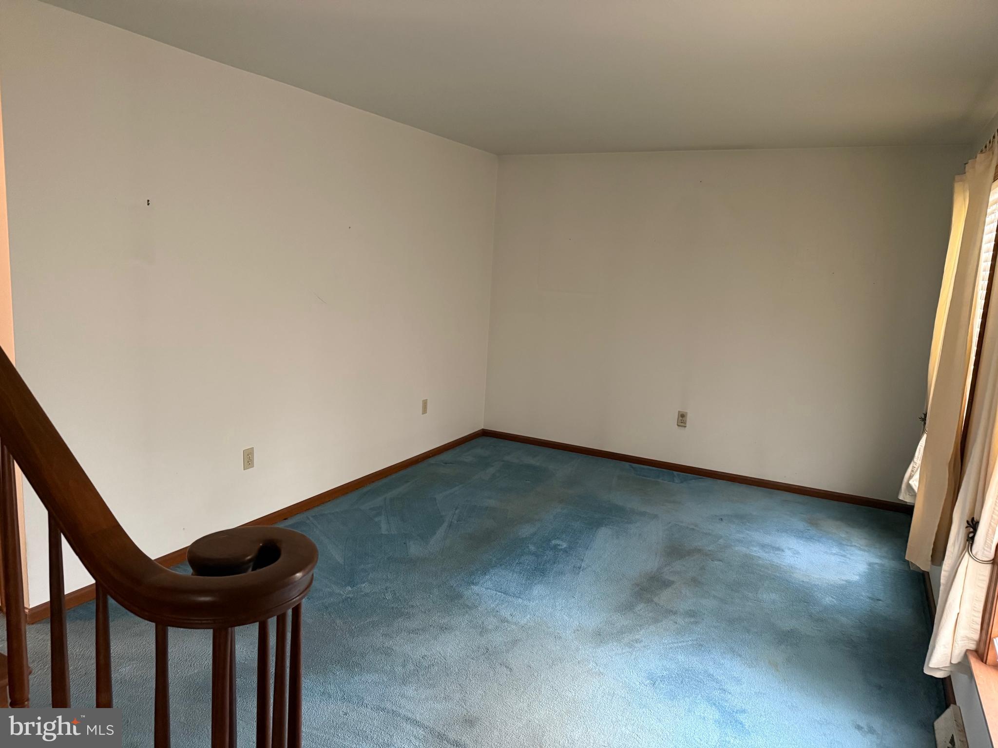 1 MI W OF EPHRATA - Residential