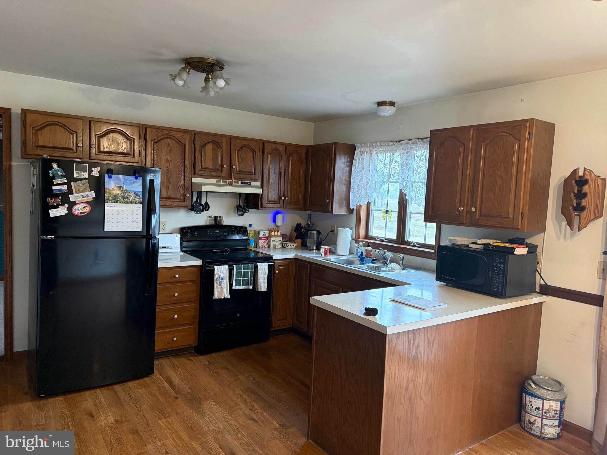 1 MI W OF EPHRATA - Residential