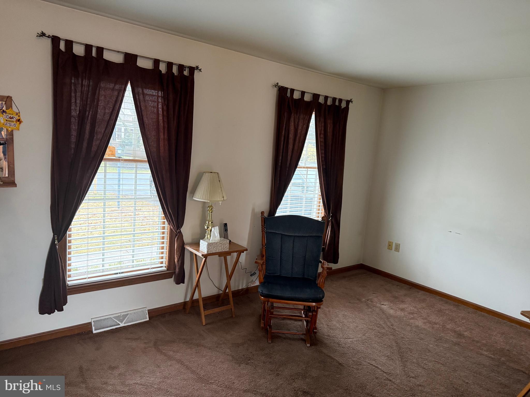 1 MI W OF EPHRATA - Residential