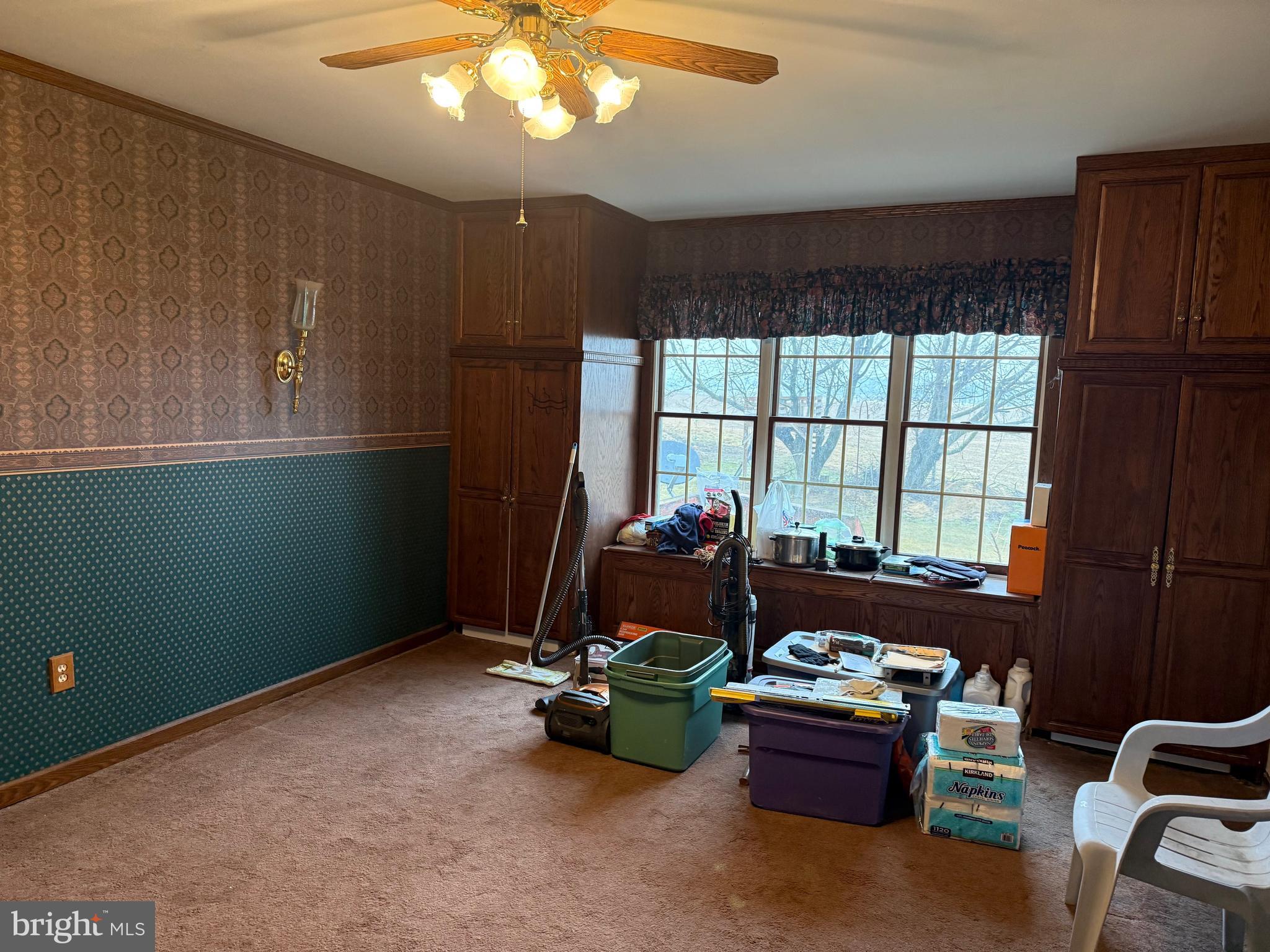 1 MI W OF EPHRATA - Residential