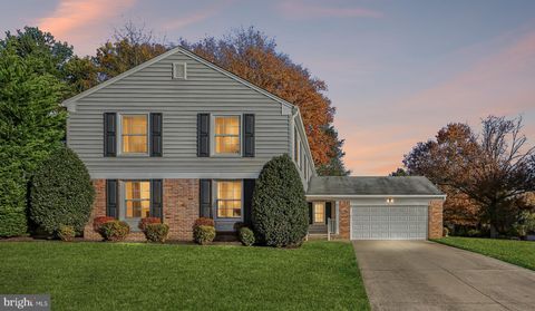 Photo of 8701 Sleepy Hollow Lane, POTOMAC, MD 20854 (MLS # MDMC2209670)