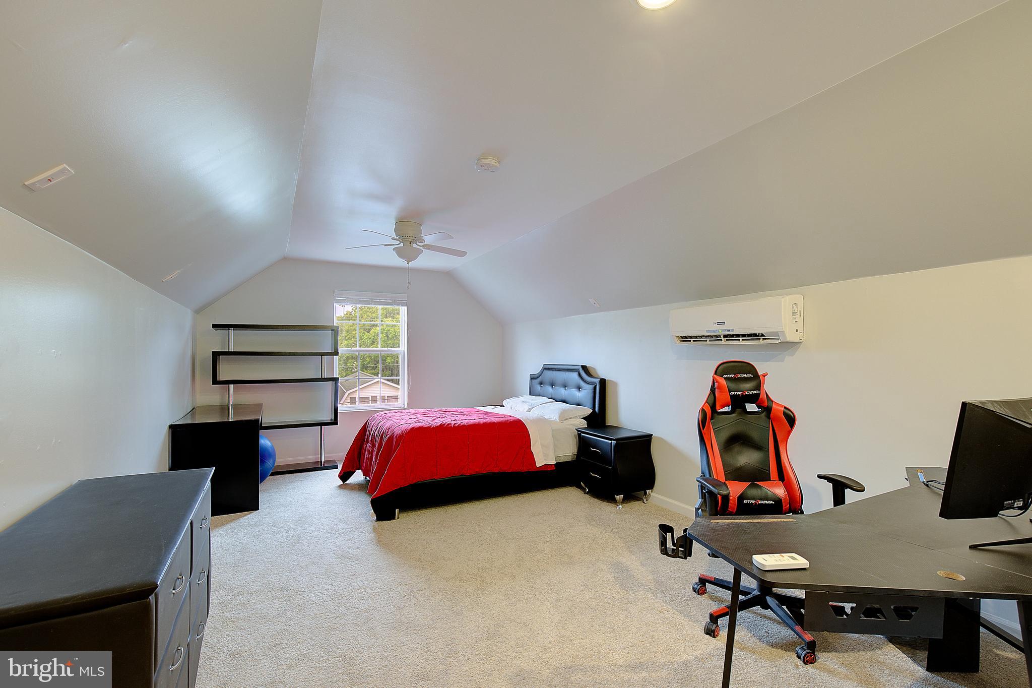 WOODLAND BEACH - Residential