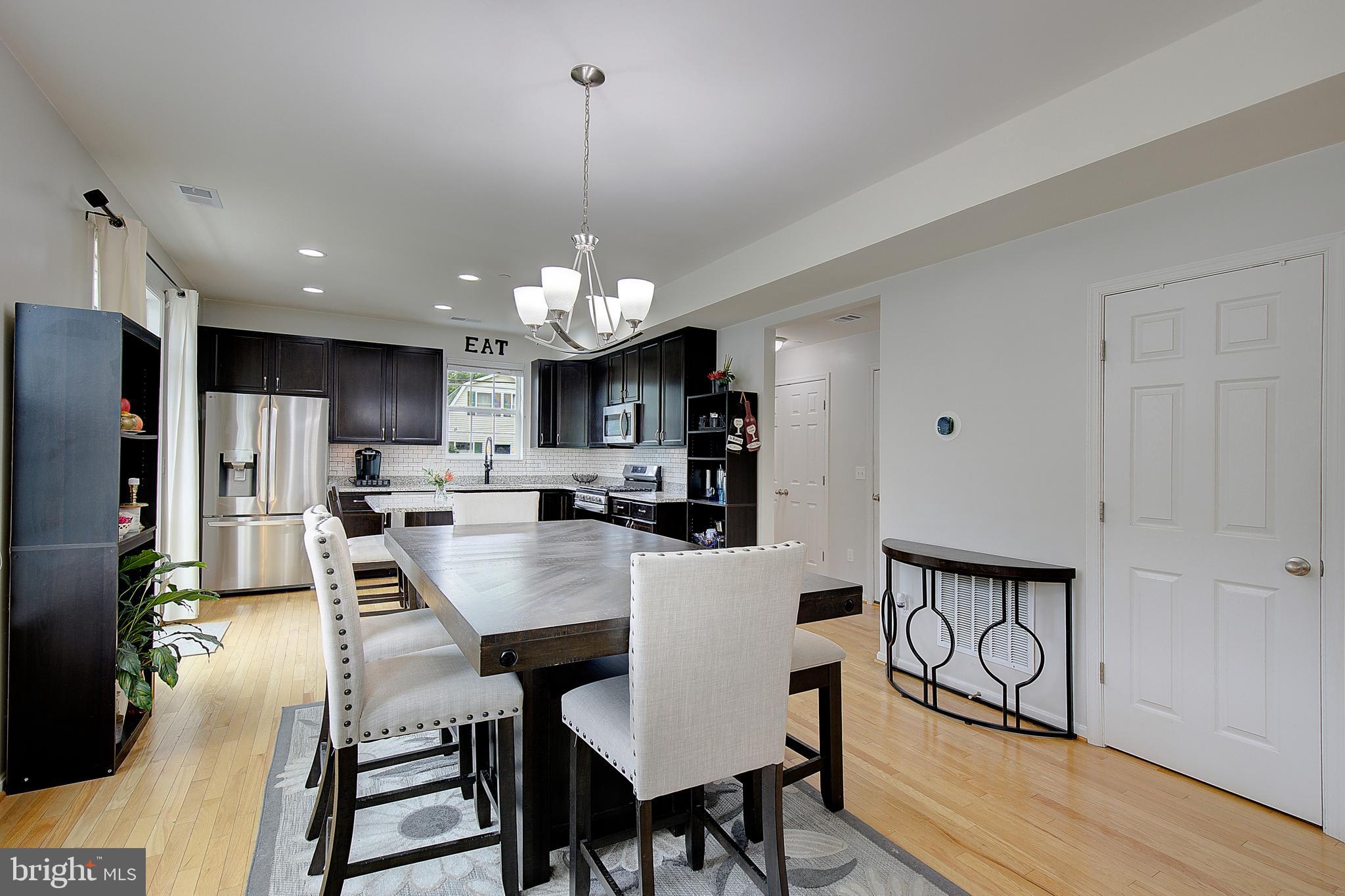 WOODLAND BEACH - Residential