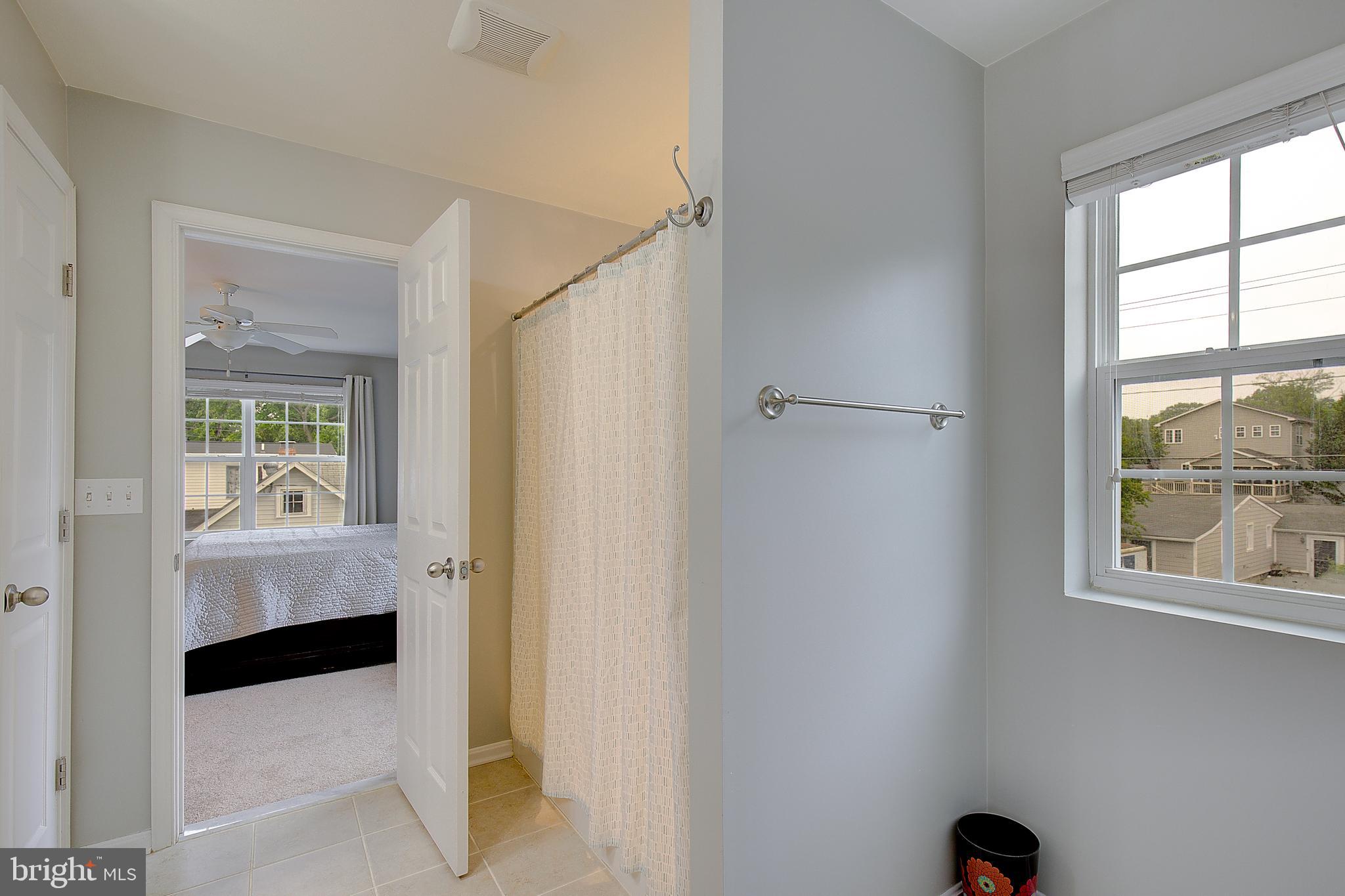 WOODLAND BEACH - Residential