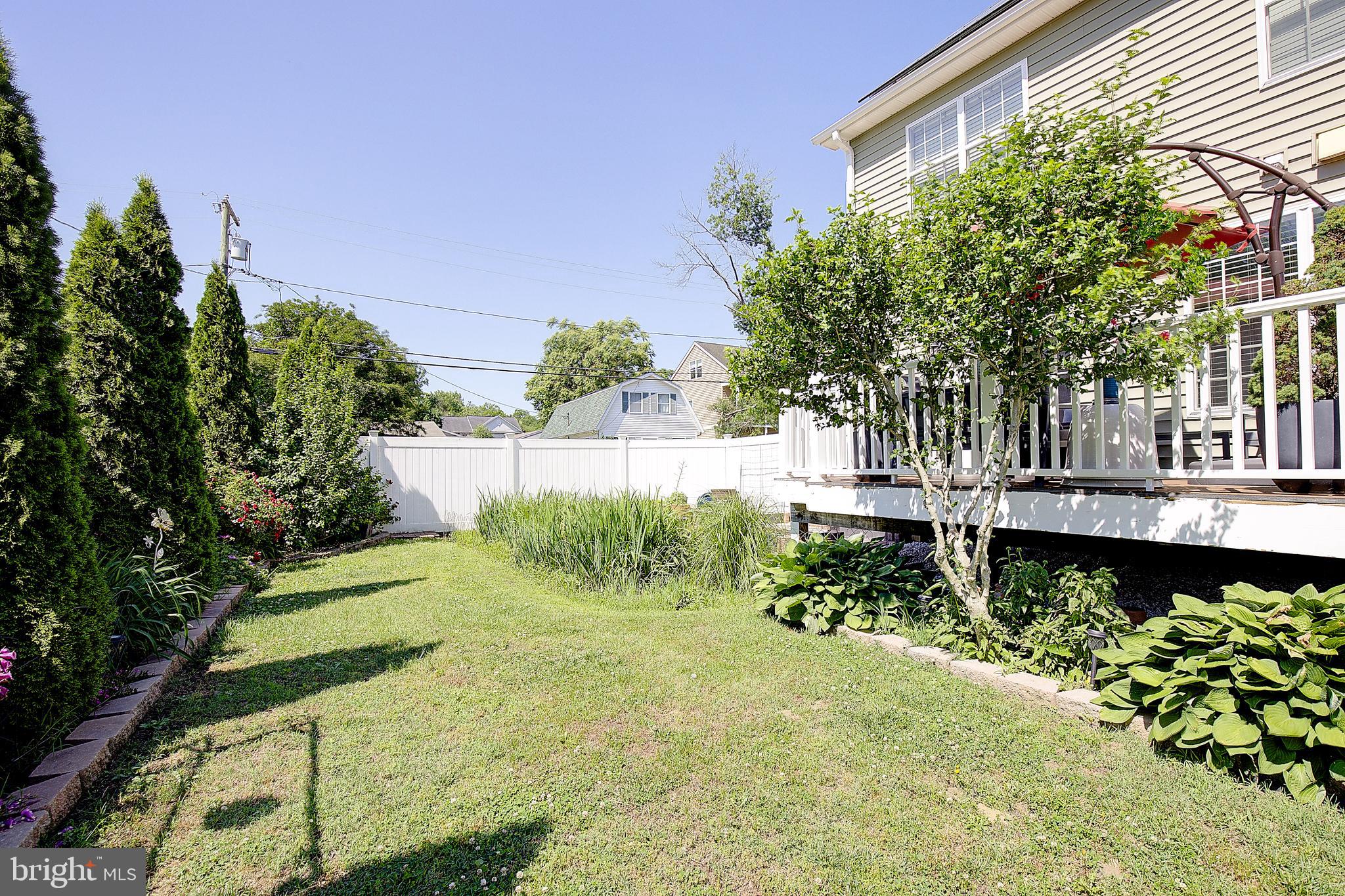 WOODLAND BEACH - Residential