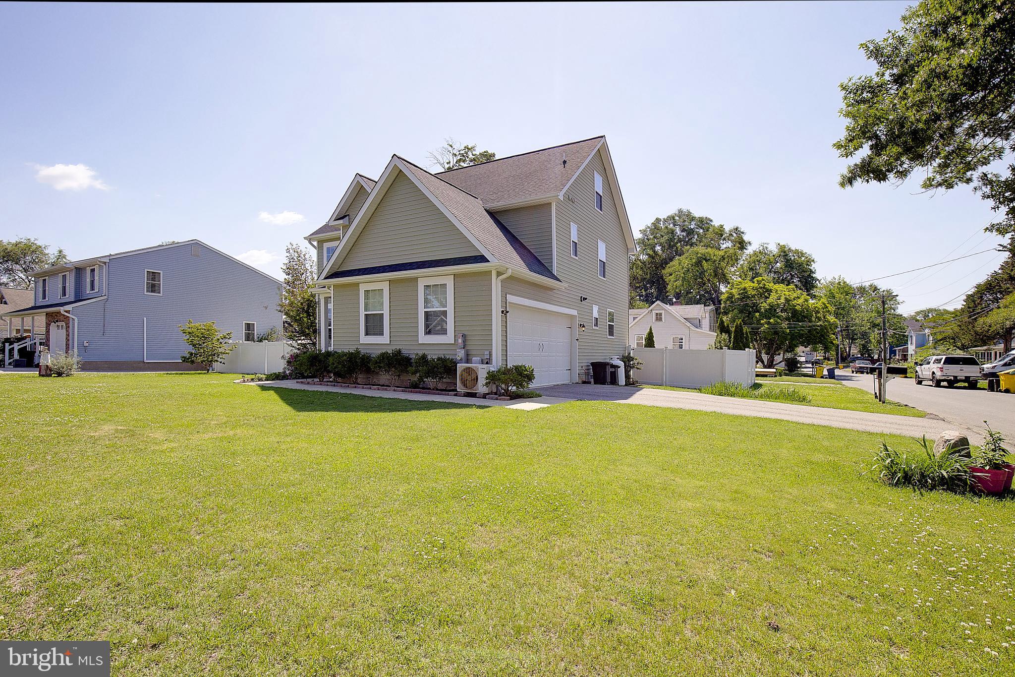 WOODLAND BEACH - Residential